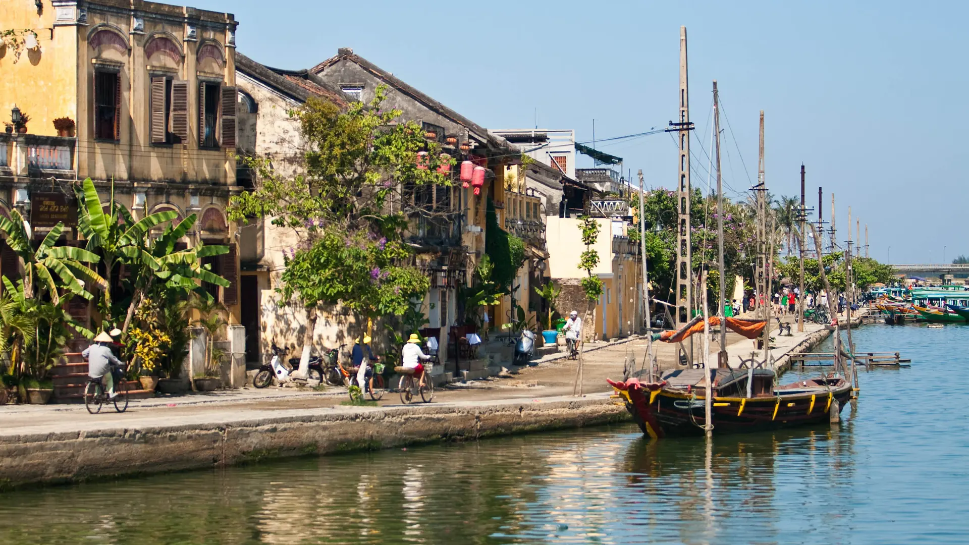 HOI AN - Er uden tvivl en af de smukkeste og mest stemningsfulde byer i Vietnam. Gå på opdagelse i de gamle gader, besøg de lokale fiskemarked eller lej en cykel og kør en tur rundt på øen Kim Bong, Check Point Travel