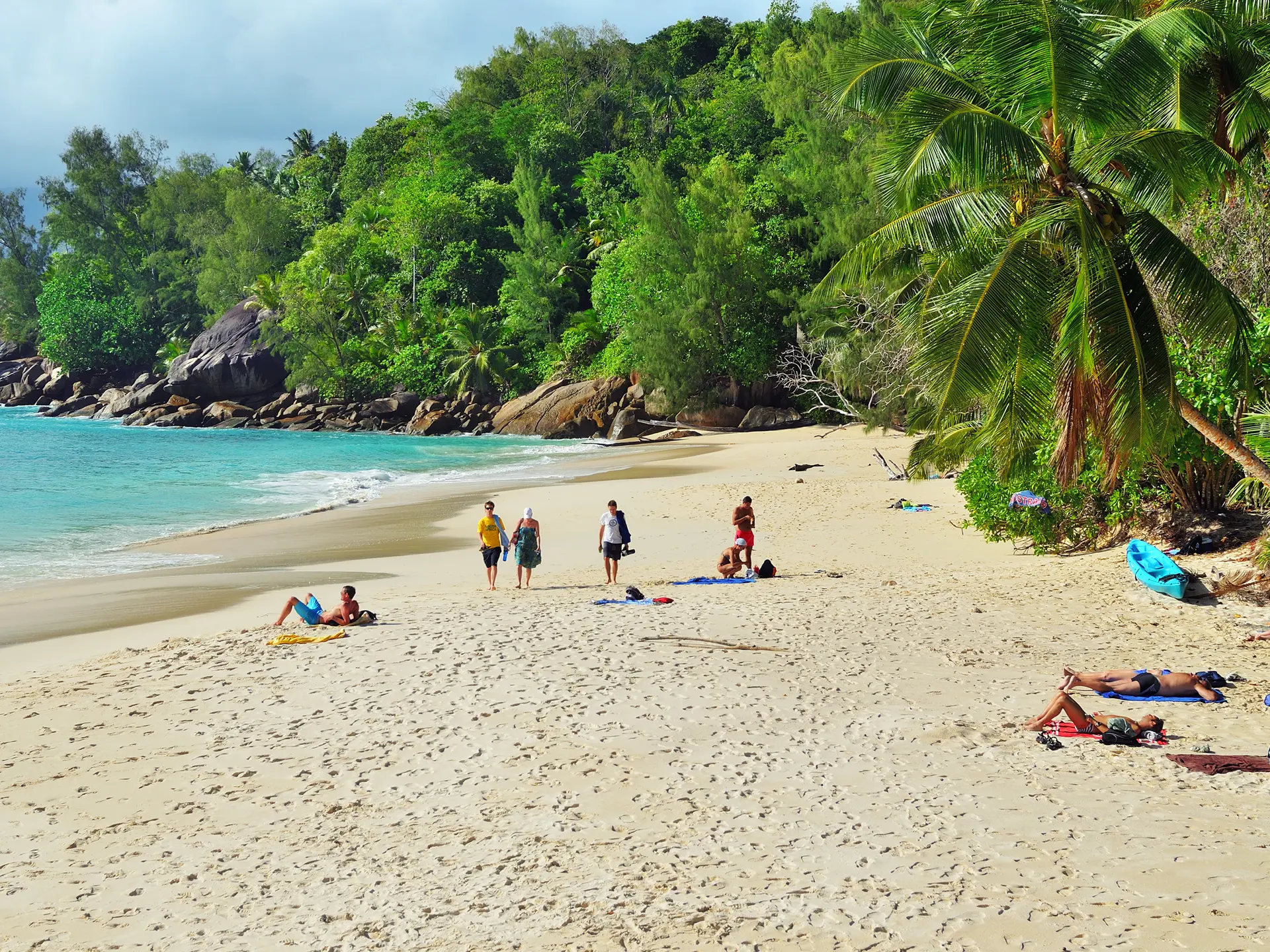 ANSE SOLEIL - På øen Mahé kan I opleve den hyggelige Anse Soleil-strand. I bor der for eksempel på vores "Øhop på Seychellerne".