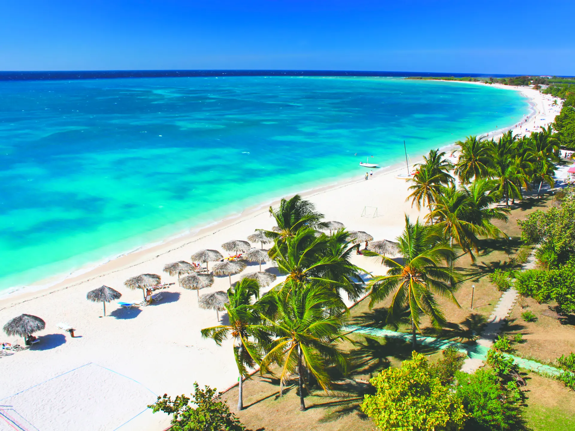 TRINIDAD - du kan nyde det krystalklare vand og slappe af på Ancon stranden ved Det Caribiske Hav lige udenfor hotellet, Check pont Travel