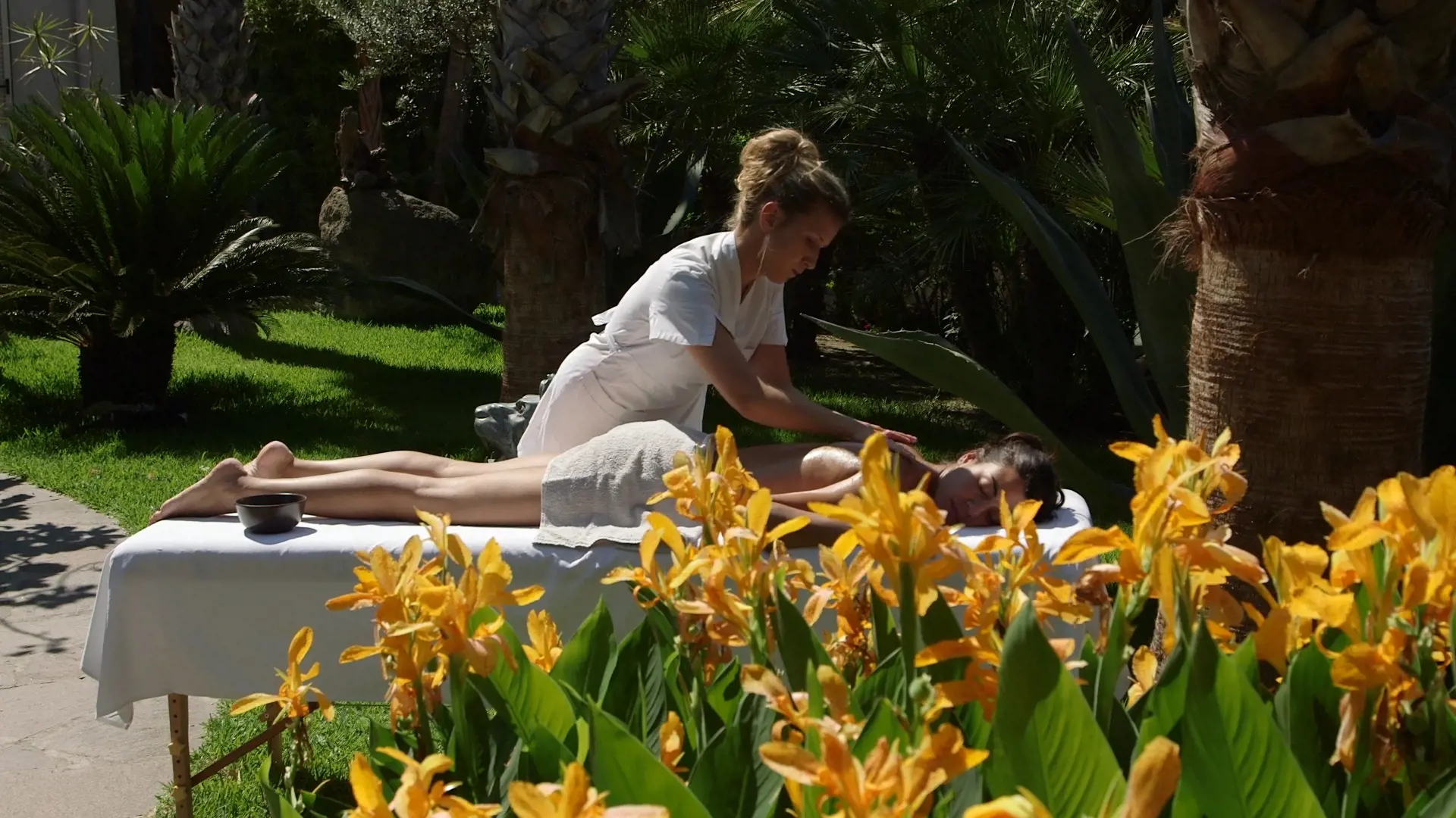 Semiramis har et wellness center der tilbyder en række behandlinger bla. massage