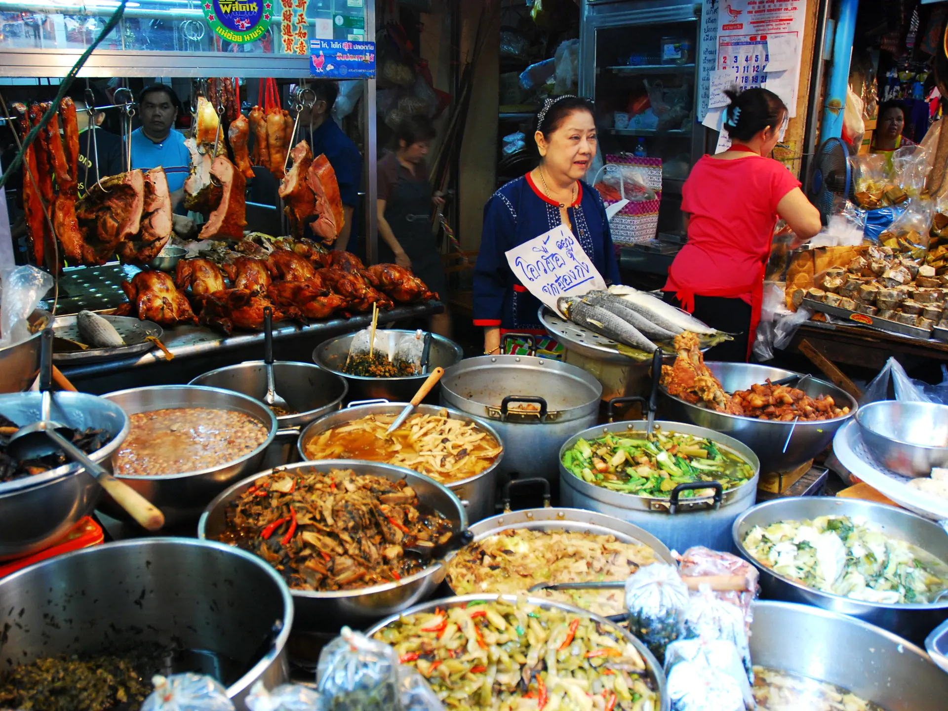 MAD - Der er masser af restauranter i området omkring hotellet. Men prøv også de thailandske gadekøkkener. De laver fabelagtig mad, Check Point Travel