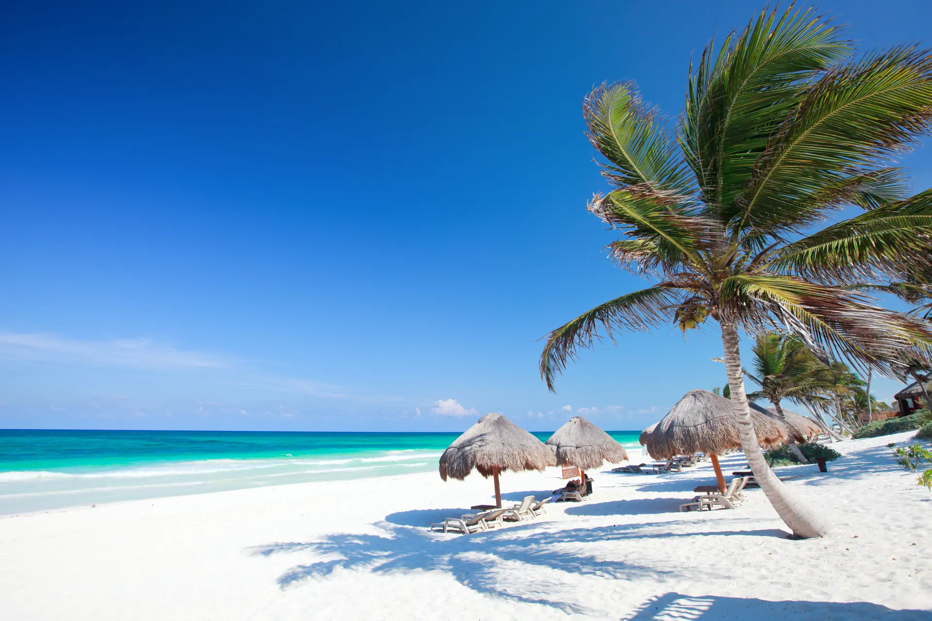 MEXICOS BEDSTE STRAND - Stranden i Tulum hører til blandt de bedste i Mexico. Her tilbringer I nogle afslappende dage efter rundrejsen
