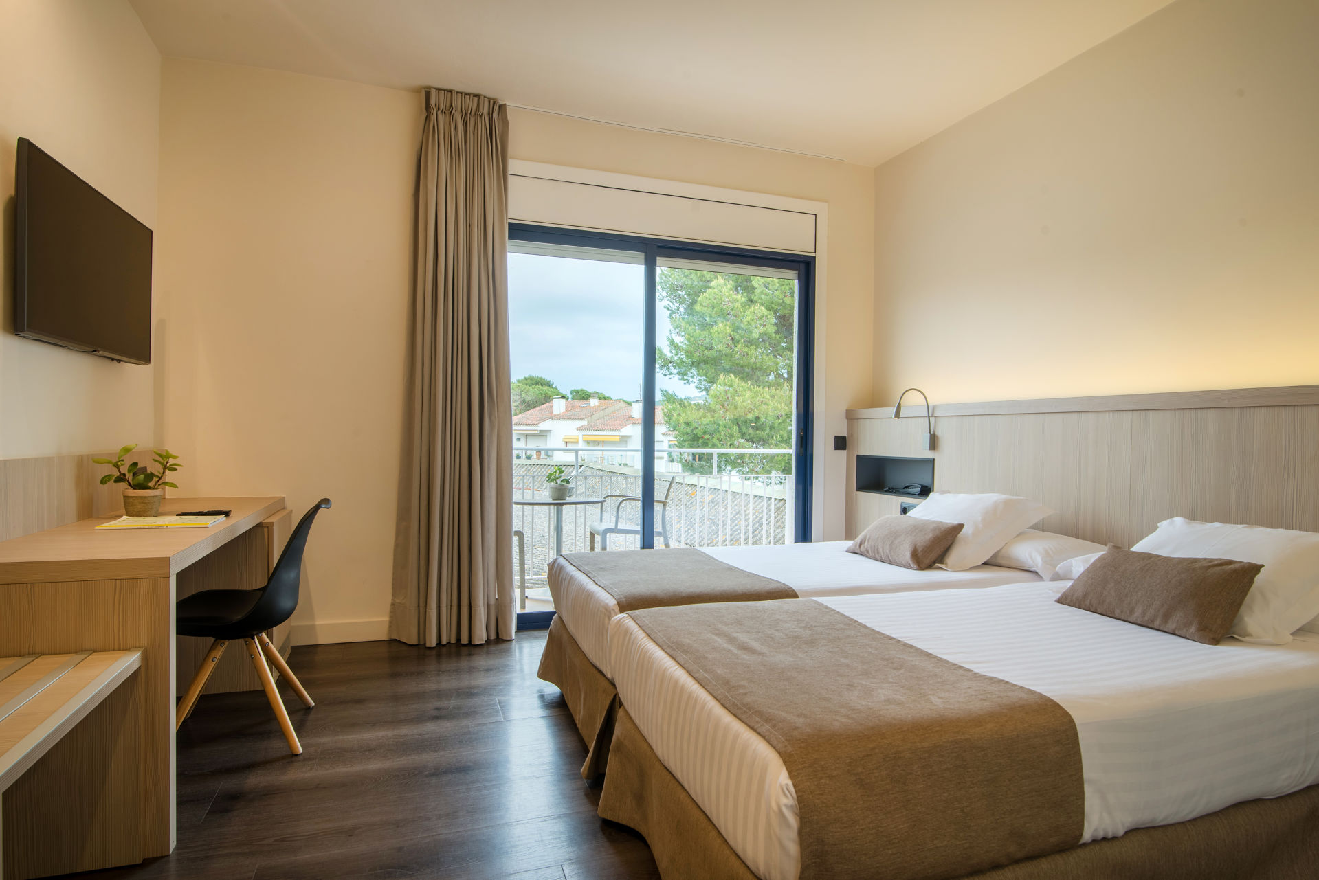 Double Room Balcony (2)