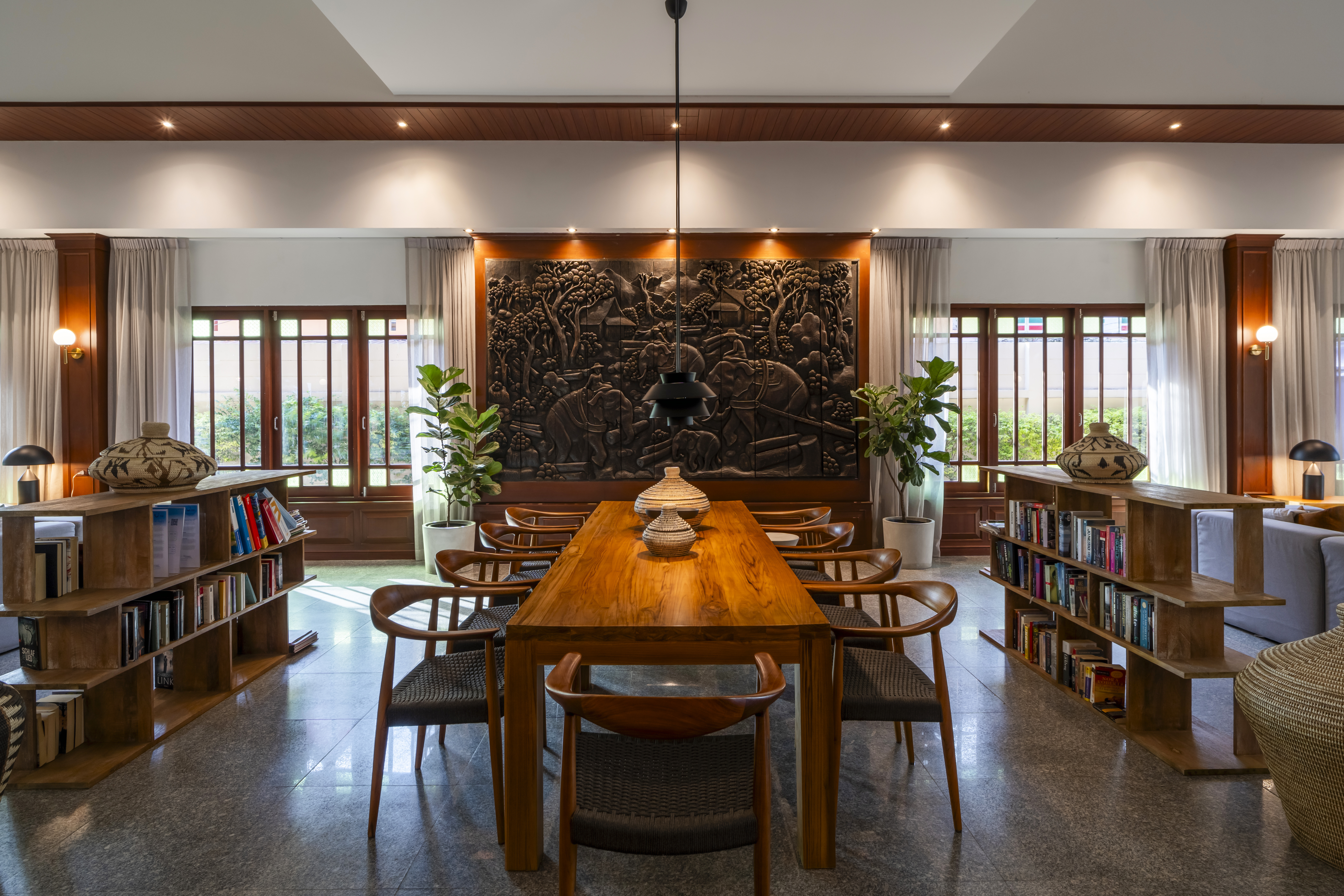 Lobby 9 53644028948 O