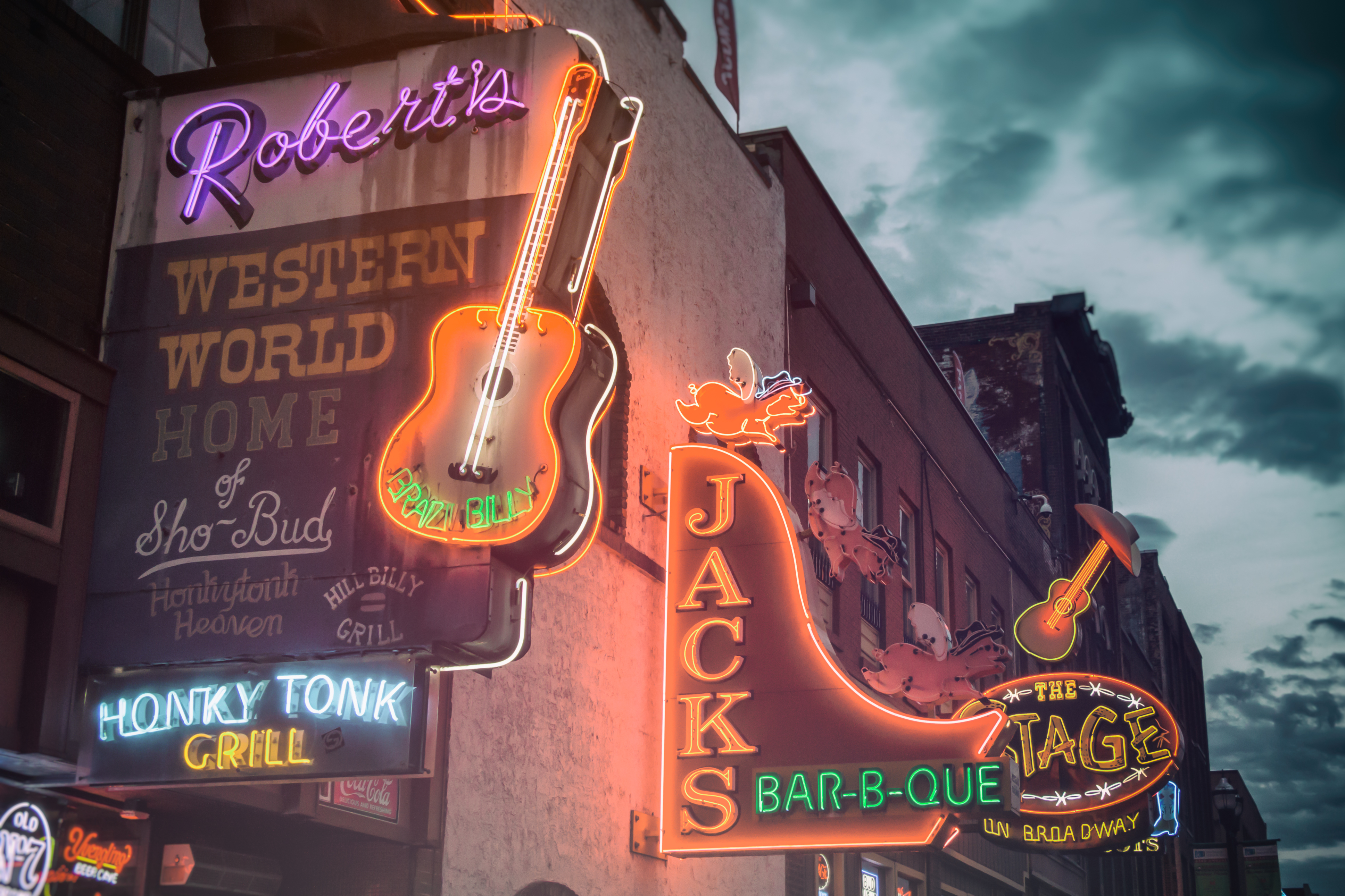Shutterstock 763667872 NASHVILLE, TENNESSEE NOV 22, 2016 Roberts Western World And Jack's Bar B Que Neon Sign Along Broadway In Nashville, Tennessee.