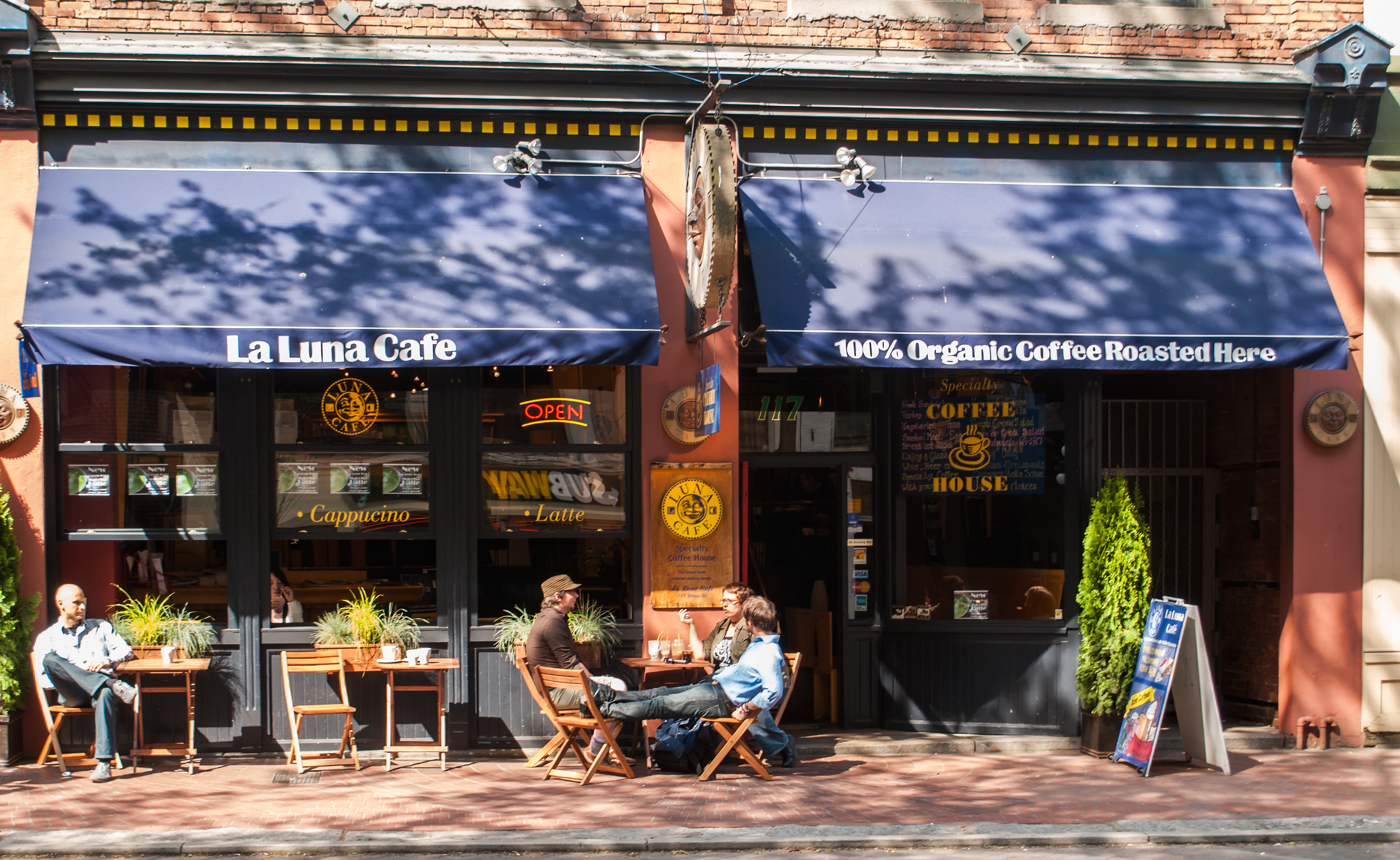 Det Vrimler Med Caféer Og Restauranter I Stemningsfulde Gastown, Vancouver Shutterstock 173028923