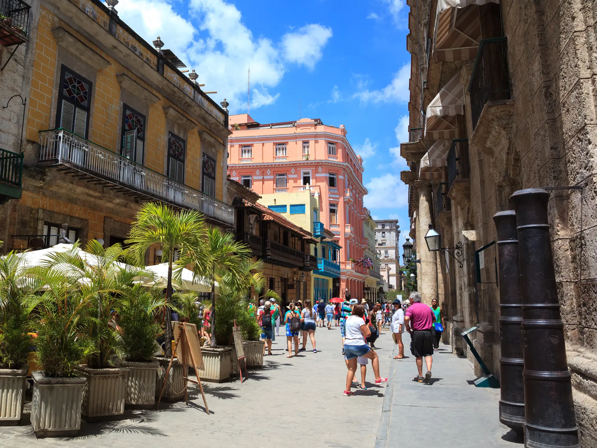 Turister i Havannas gamle gader