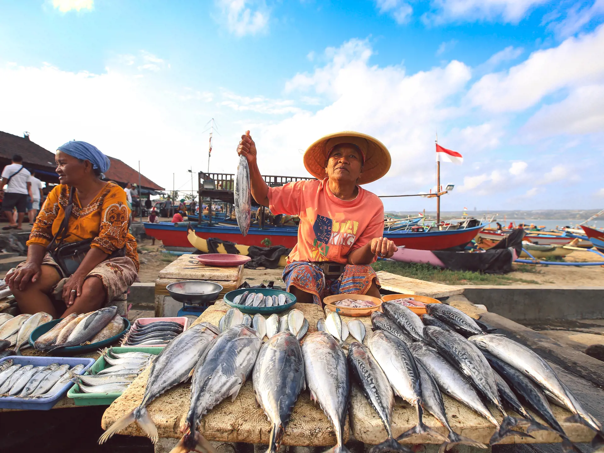 FISKEMARKED - De friskfangede fisk bliver solgt ved morgenmarkedet i Kedonganan ved Jimbaran Beach.