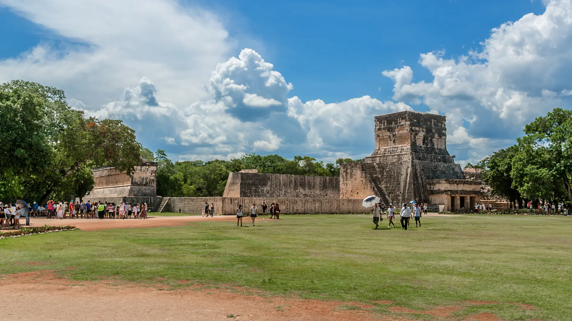 shutterstock_390718036 Chichen Itza Maya ruins.jpg