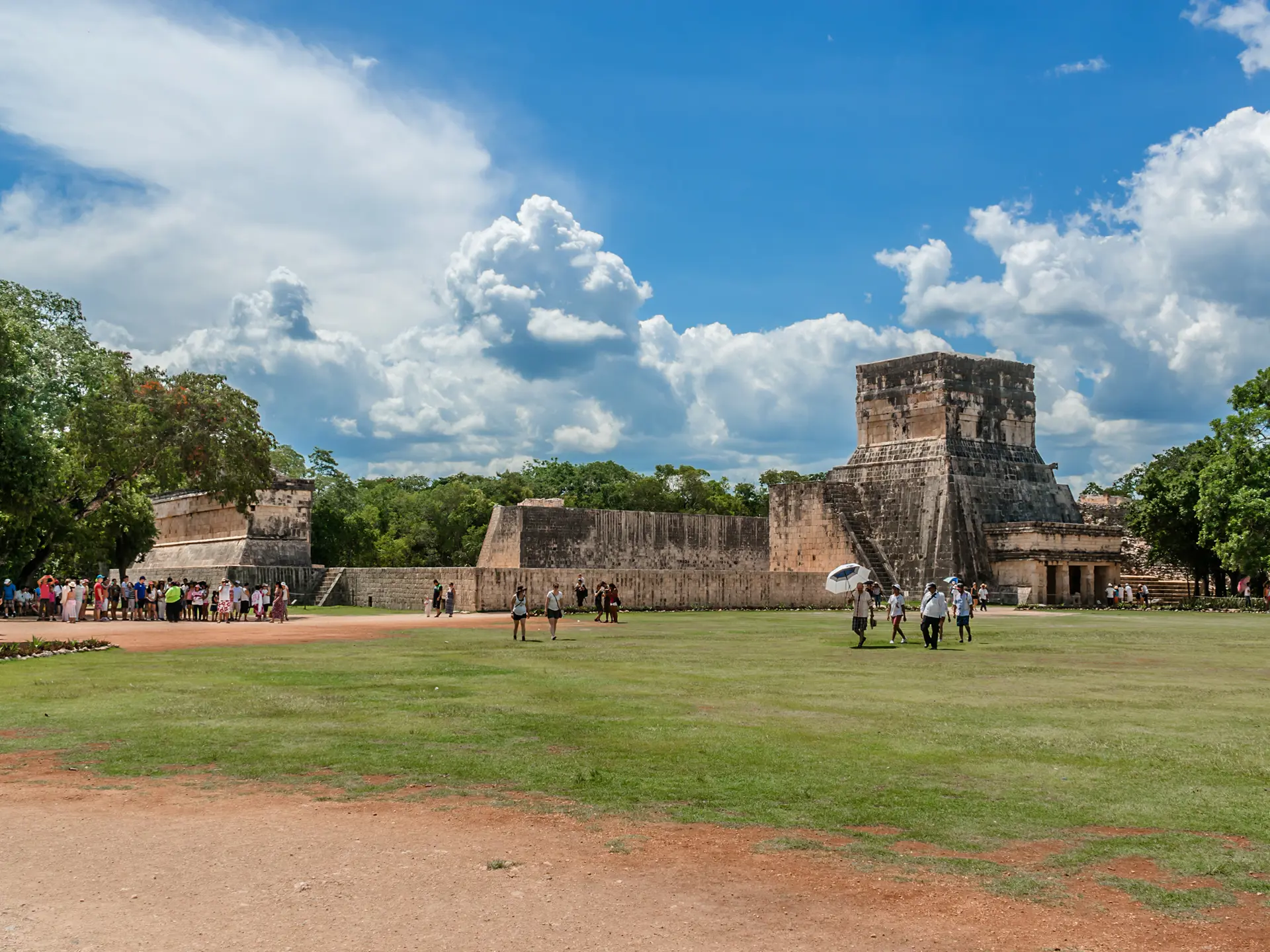 shutterstock_390718036 Chichen Itza Maya ruins.jpg