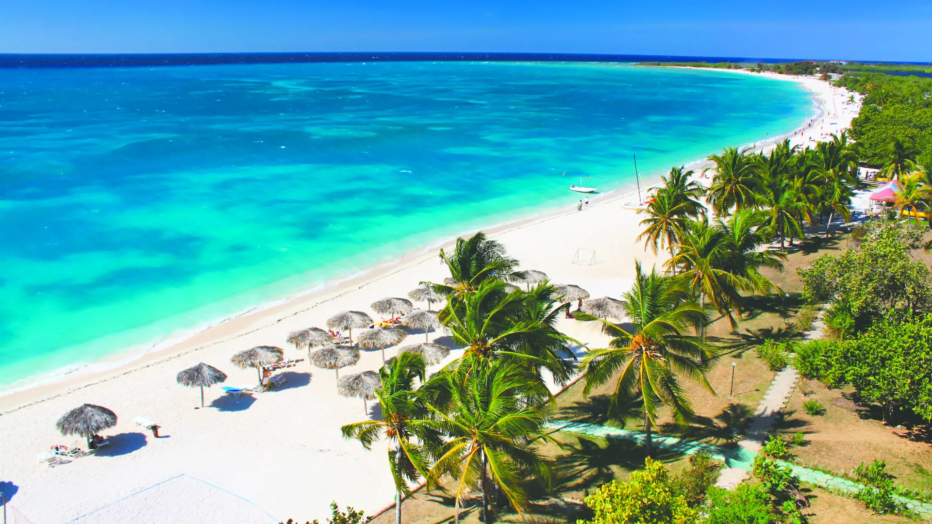 TRINIDAD - du kan nyde det krystalklare vand og slappe af på Ancon stranden ved Det Caribiske Hav lige udenfor hotellet, Check pont Travel