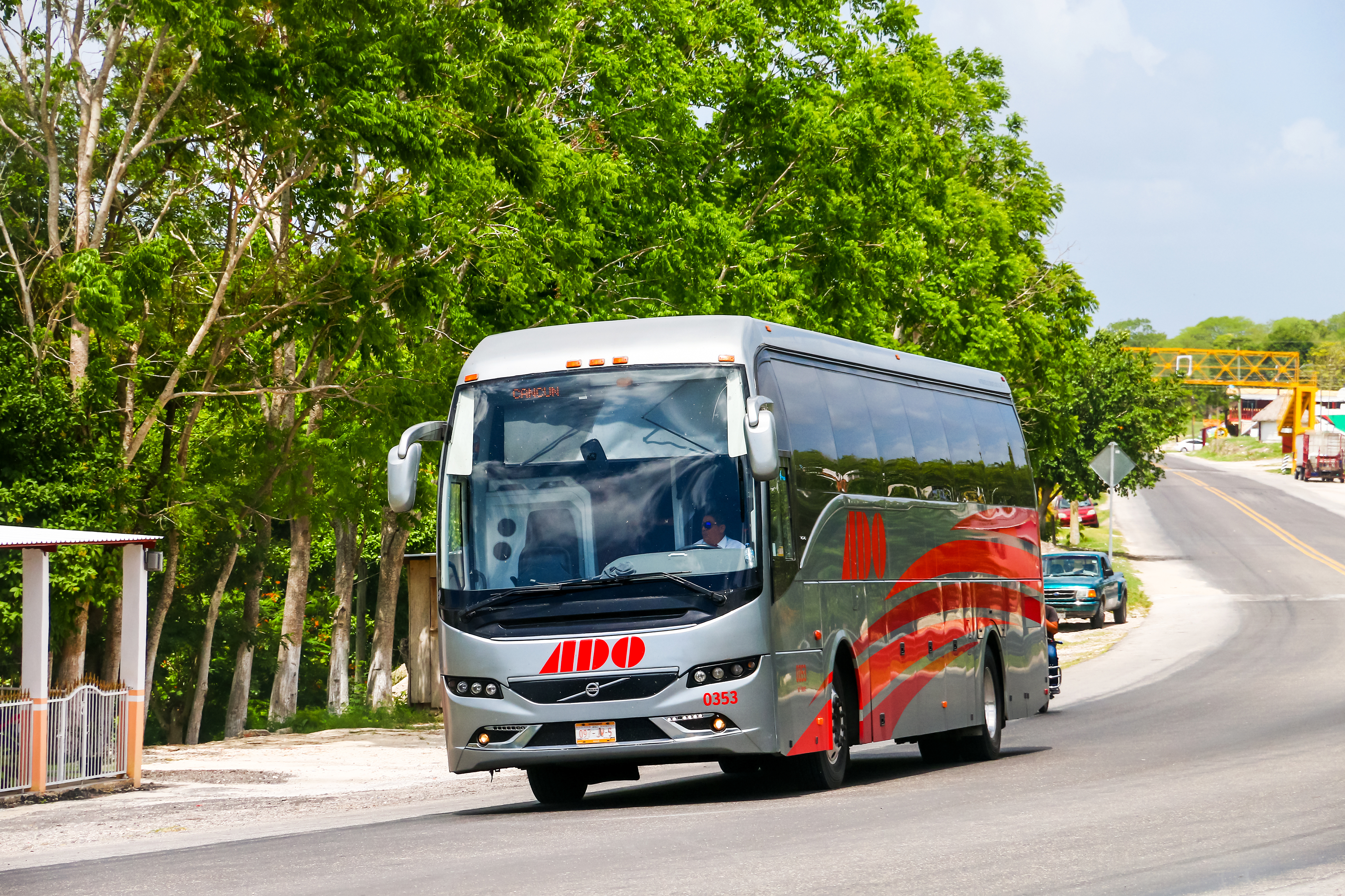 BUSREJSE - Transporten på rejsen foregår i moderne turistbusser af høj kvalitet. Komforten er i top med gode sæder, der kan lænes tilbage, aircondition og toiletter. De fleste chauffører taler både engelsk og spansk. Det er en god, afslappende og sikker måde at rejse rundt i landet på.