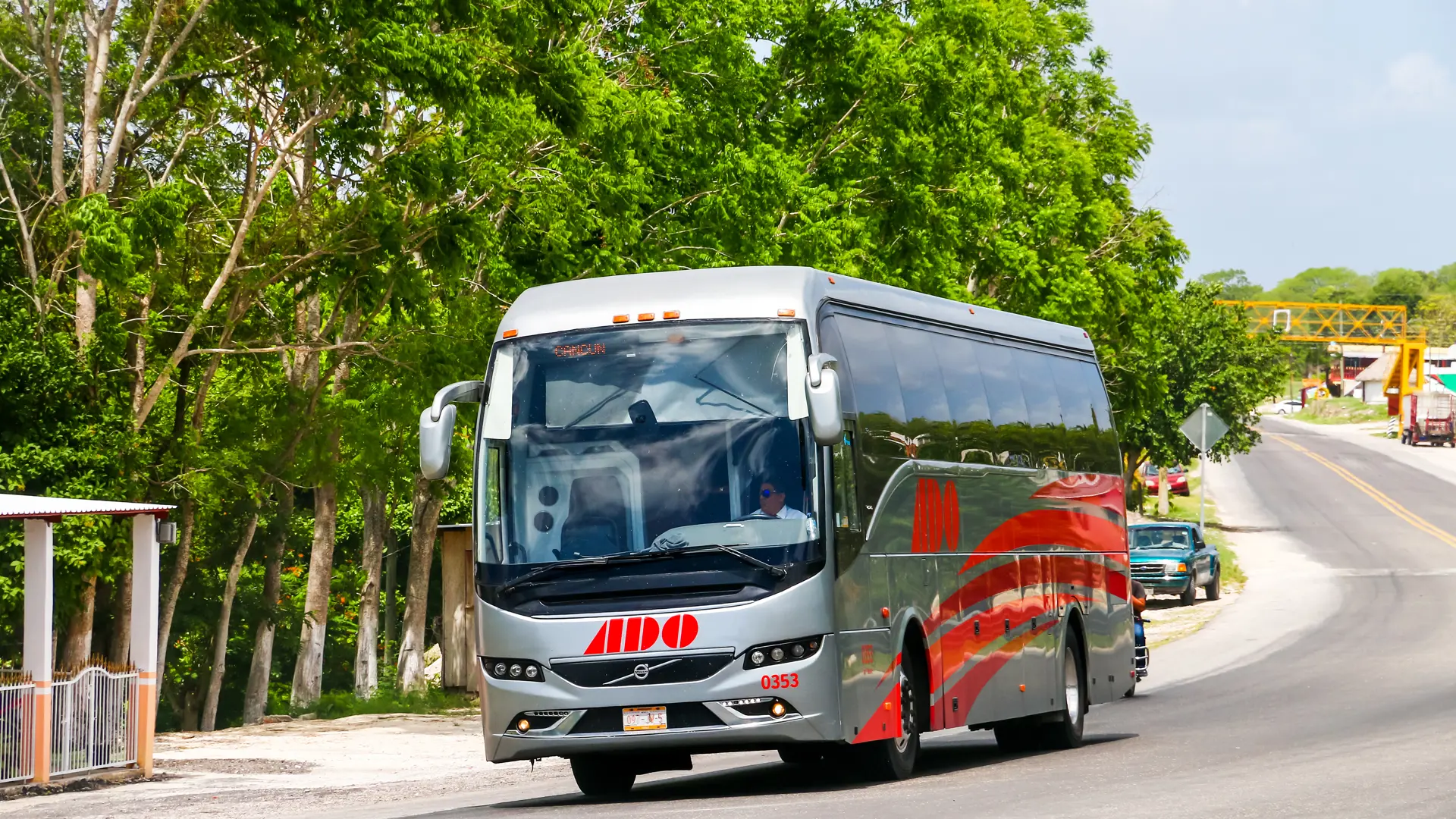 BUSREJSE - Transporten på rejsen foregår i moderne turistbusser af høj kvalitet. Komforten er i top med gode sæder, der kan lænes tilbage, aircondition og toiletter. De fleste chauffører taler både engelsk og spansk. Det er en god, afslappende og sikker måde at rejse rundt i landet på.