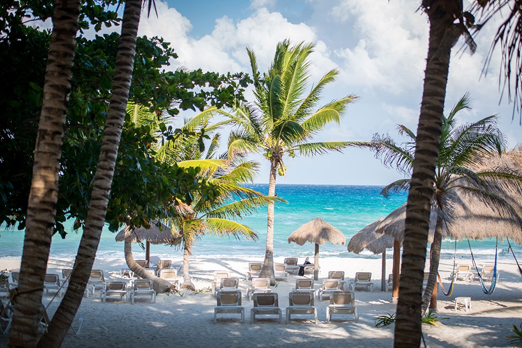 STRANDHOTEL - I bliver indlogeret på et strandhotel for de næste 7 nætter.