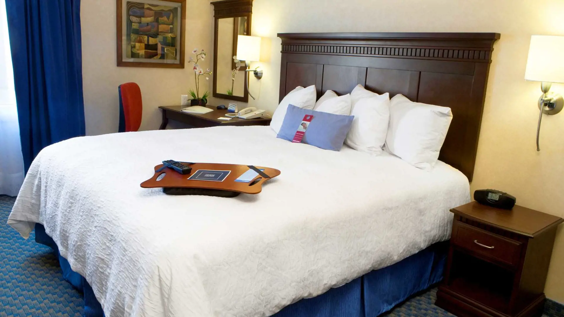 Hampton Inn & Suites Mexico City - DBL room.jpg