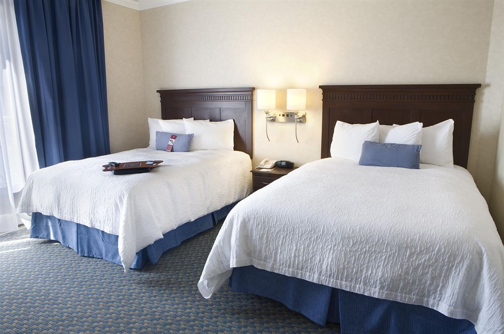 Hamptonn Inn & Suites Mex City - 2 DBL beds.jpg