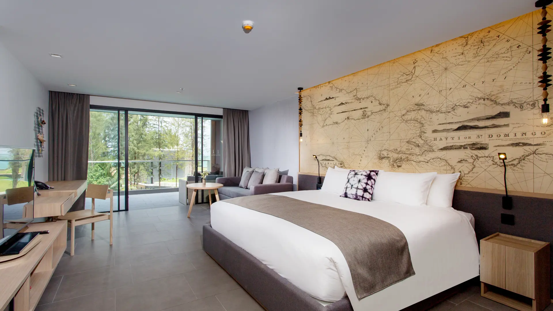 Deluxe Poolside 2.jpg