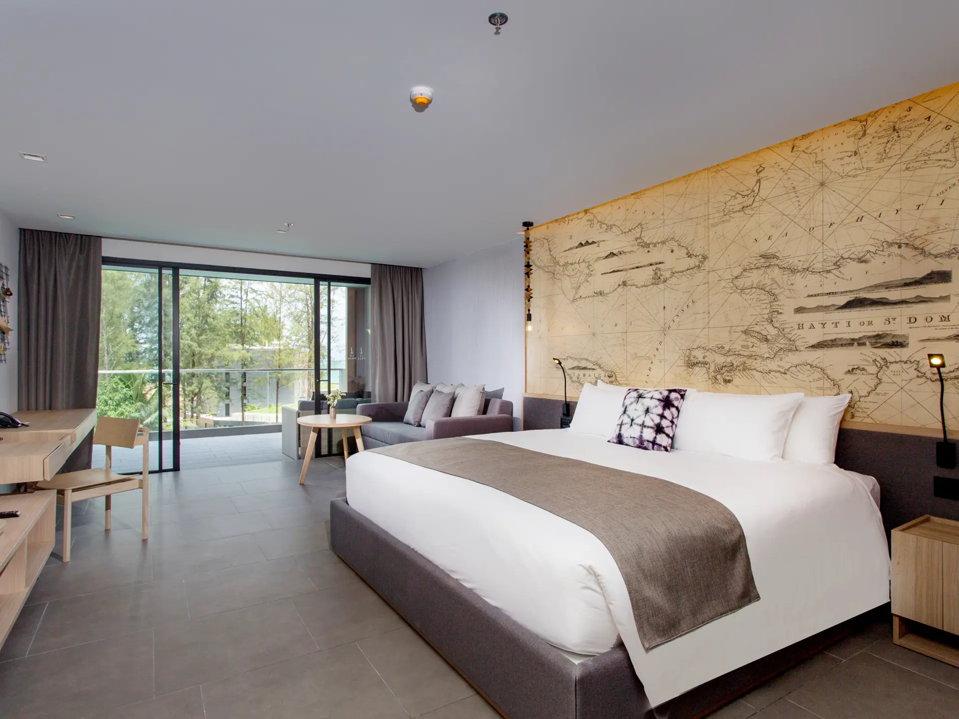 Deluxe Poolside 2.jpg