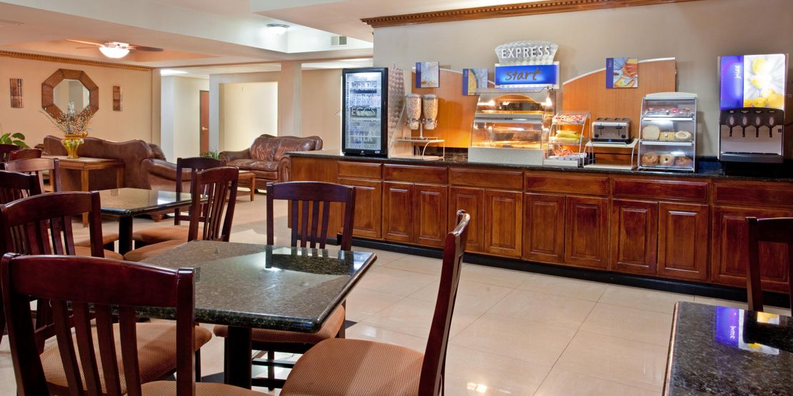 holiday-inn-express-and-suites-three-rivers-2533387924-2x1.jpg