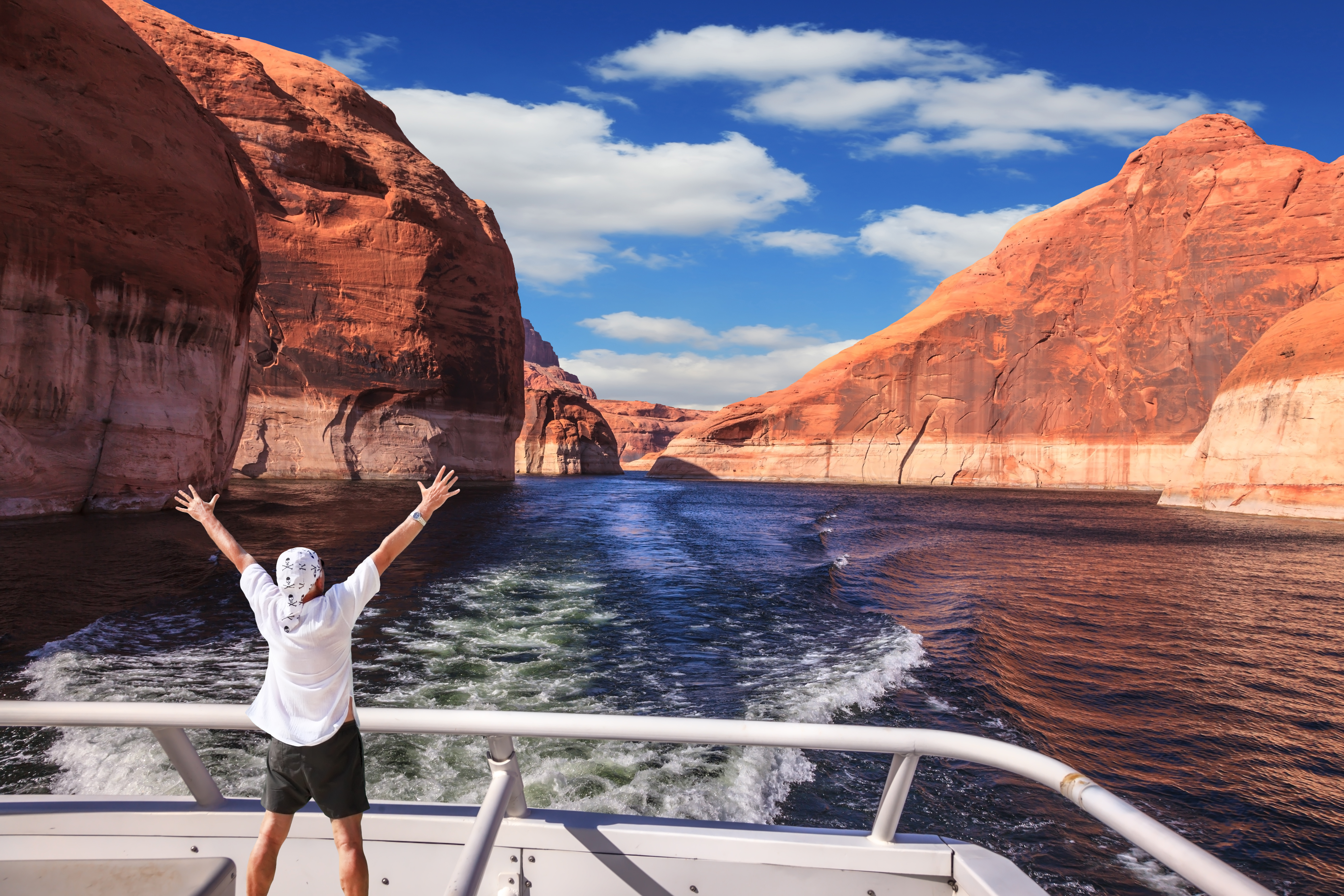 Glad for bådturen på Lake Powell - shutterstock_274803482.jpg