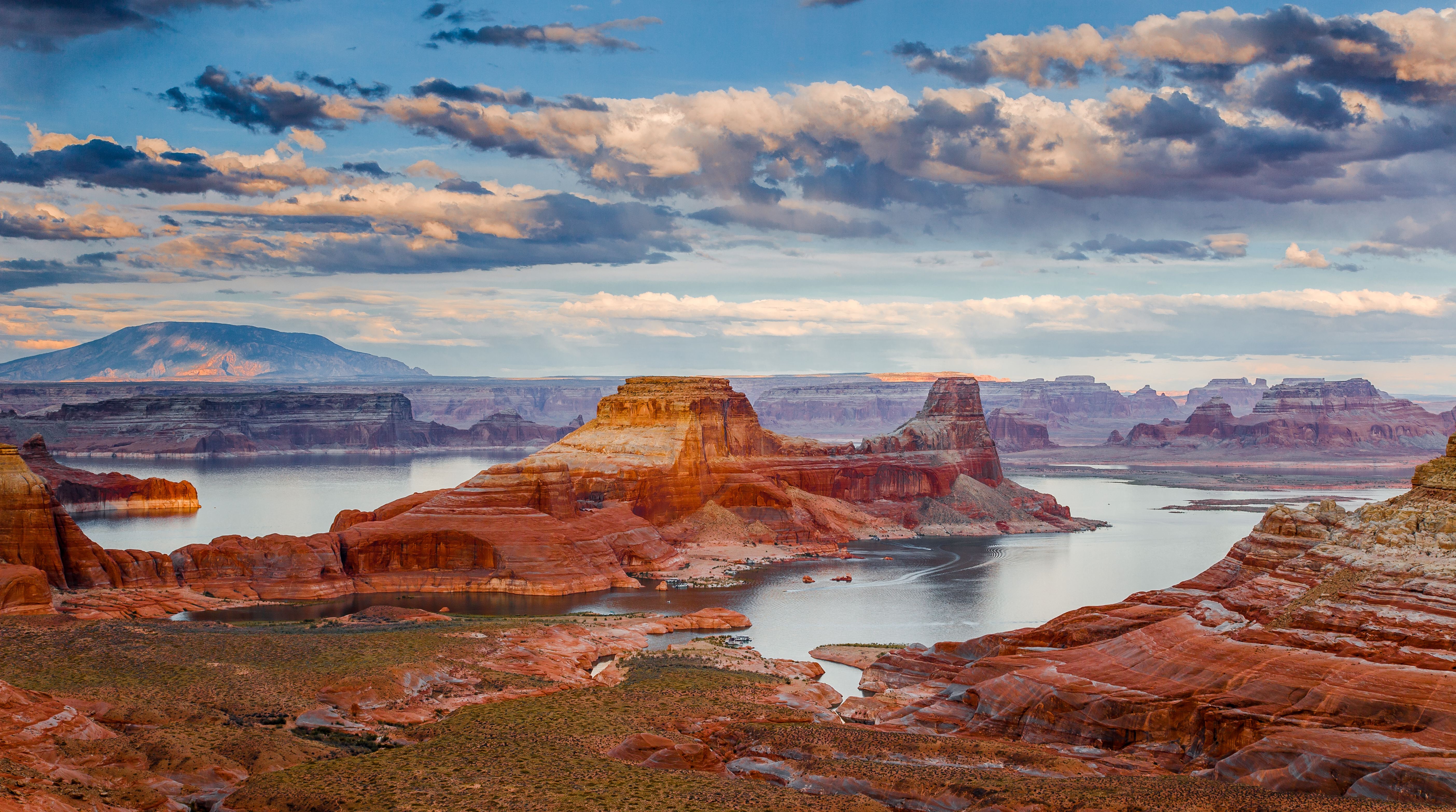 Lake Powell - shutterstock_160307774.jpg