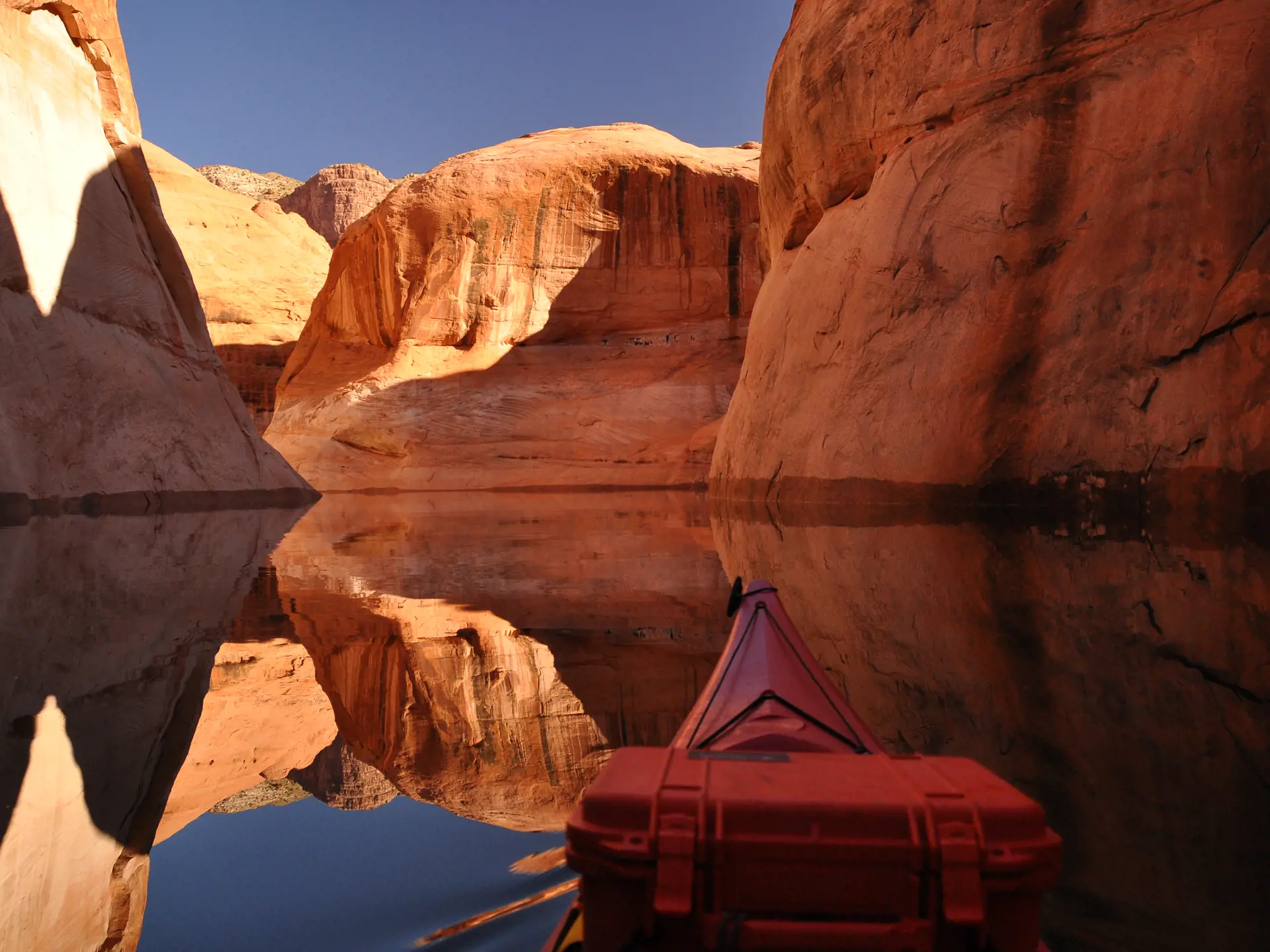 På kanotur i Navajo Canyon på Lake Powell - shutterstock_46812043.jpg