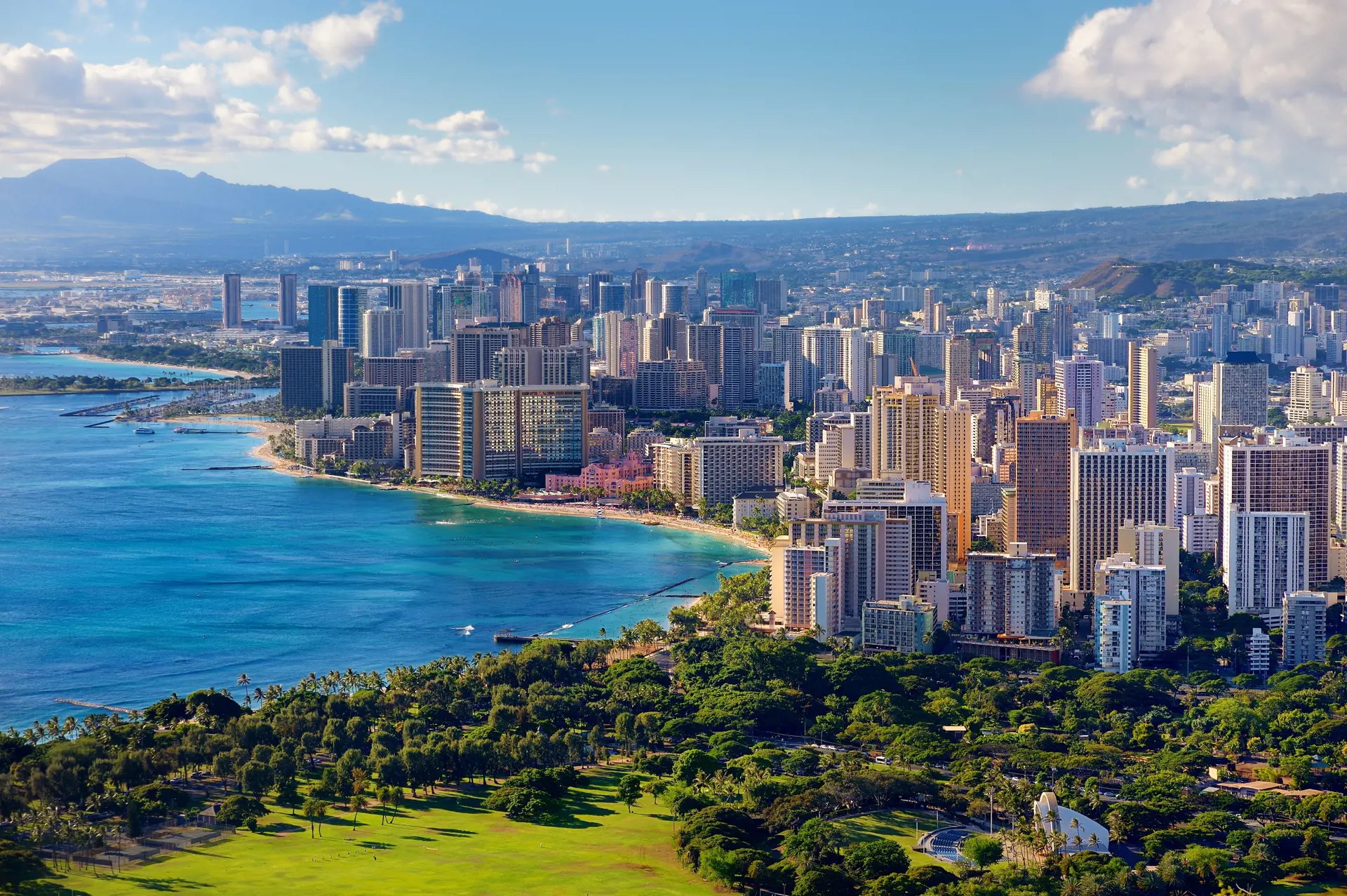 HONOLULU - udsigten fra Diamond Head ind over den legendariske Waikiki Beach og downtown, Check Point Travel
