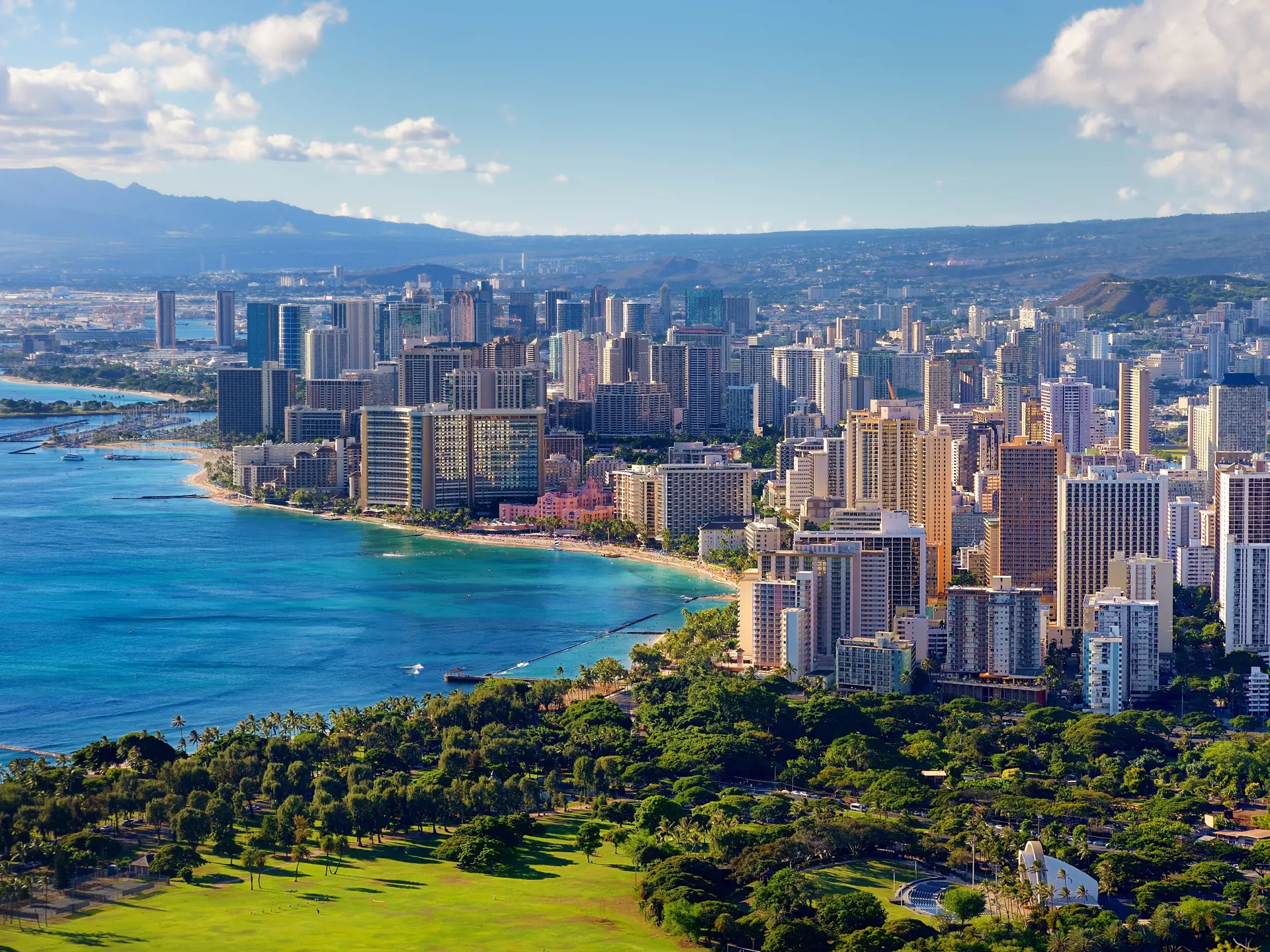 HONOLULU - udsigten fra Diamond Head ind over den legendariske Waikiki Beach og downtown, Check Point Travel
