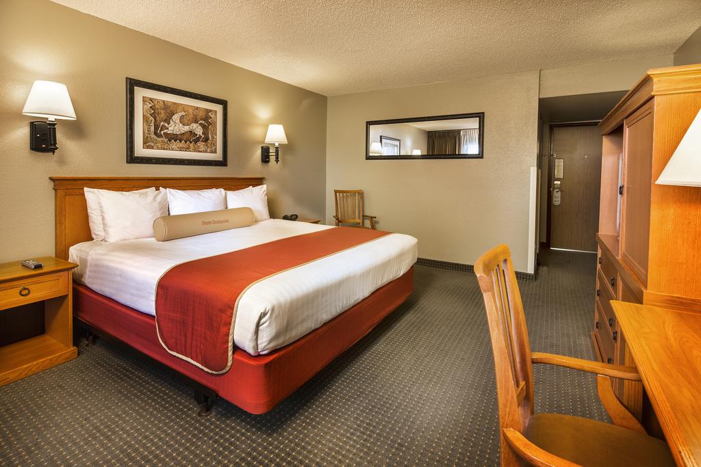 80409315.jpg - Lake Powell Resort - Traditional Room.jpg