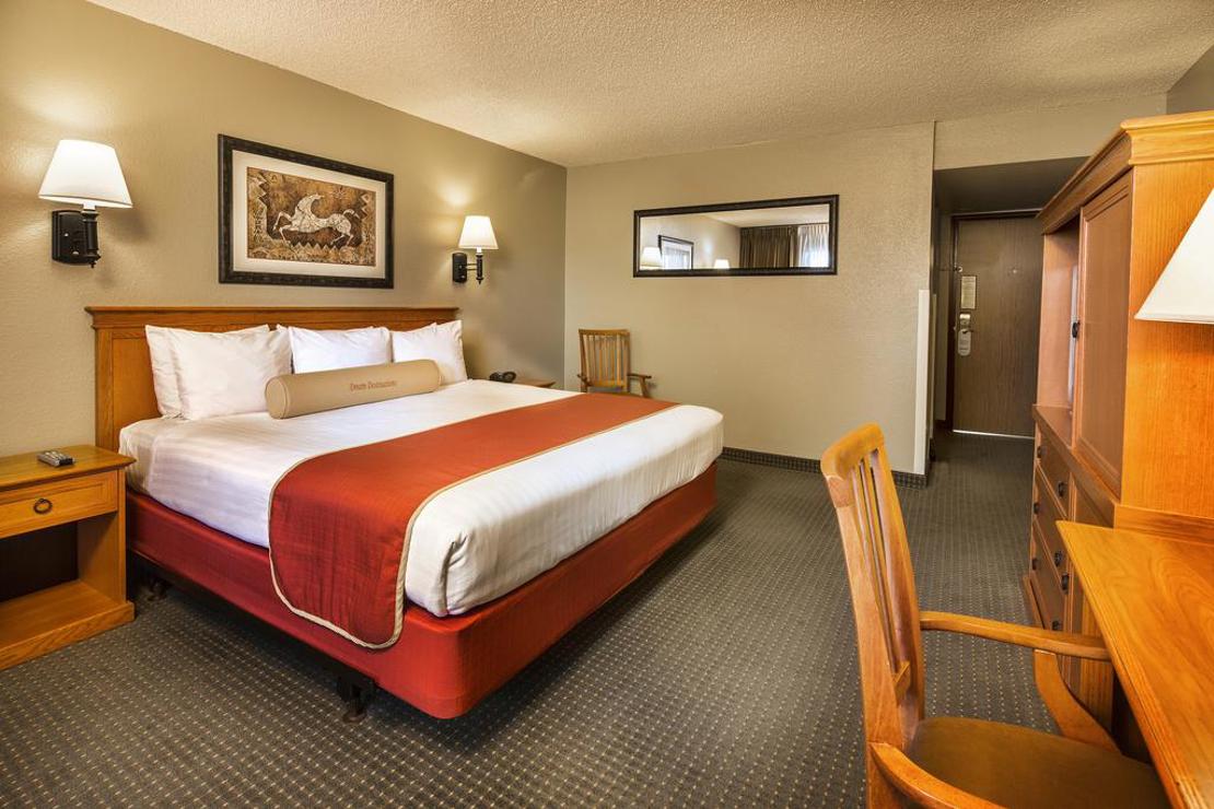 80409315.jpg - Lake Powell Resort - Traditional Room.jpg