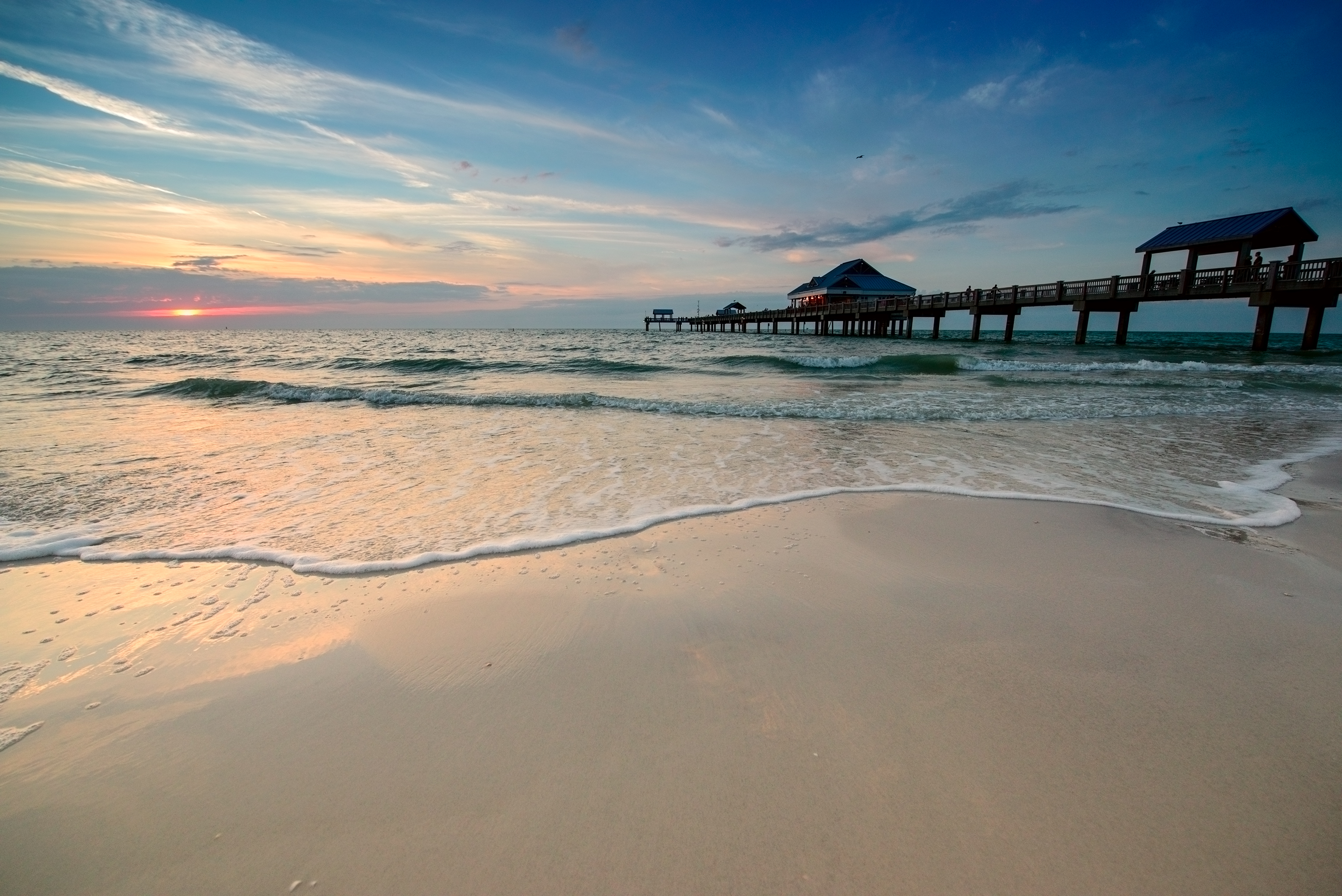 Sunset near Pier 60 on a Clearwater Beach, Florida, USA..jpg