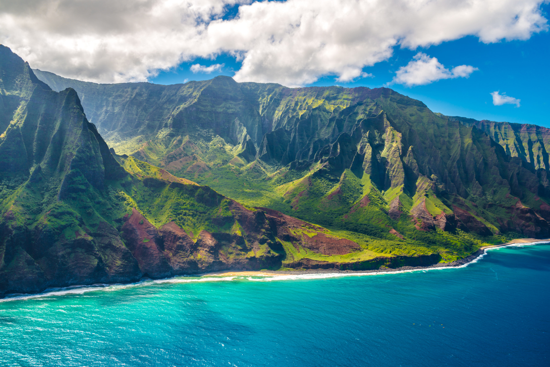 NAPALI KYSTEN - en af de flotteste vandreture på Hawaii følger den spektakulære og forrevne kystrækning højt såvel som lavt, Check Point Travel