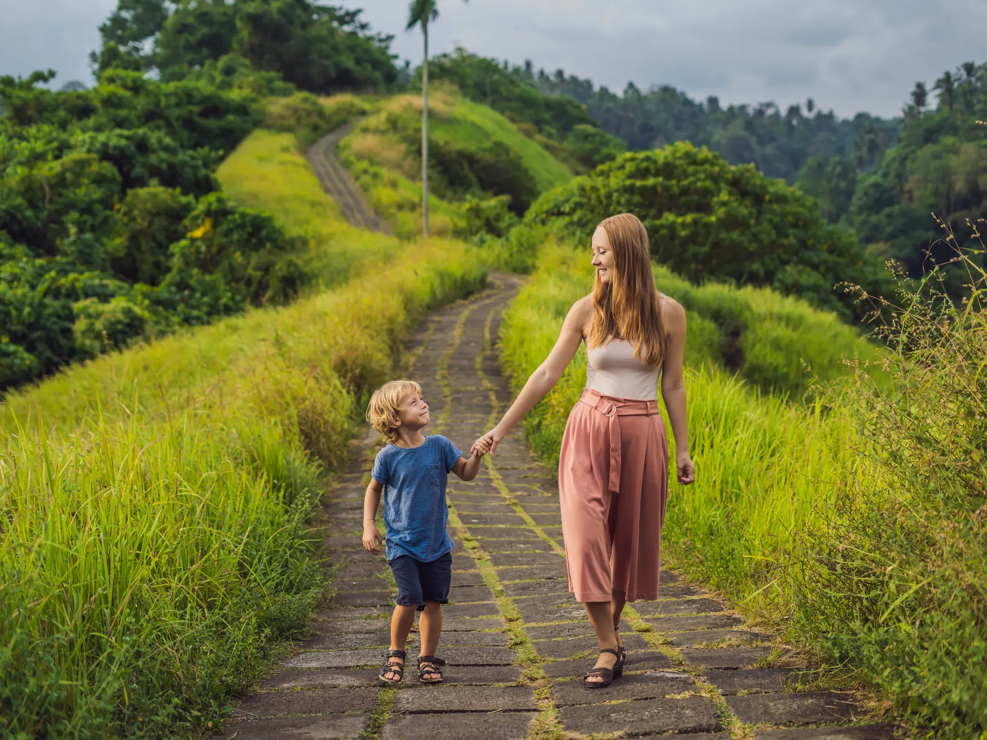 Mor og søn i Ubud.jpg