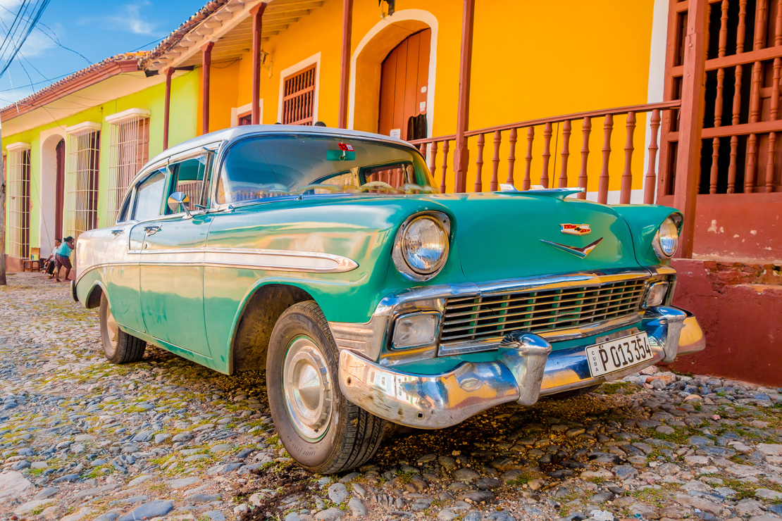 TRINIDAD - de smukke gamle amerikanerbiler passer godt ind med de pastelfarvede huse og brostensbelagte gader i Trinidad, Check Point Travel