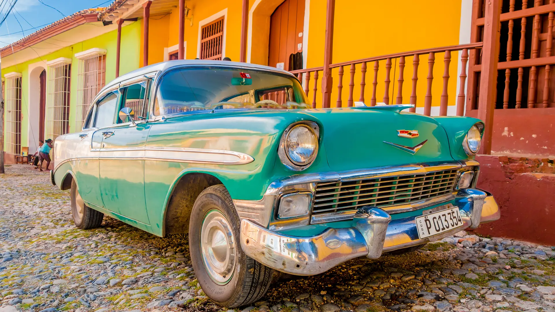 TRINIDAD - de smukke gamle amerikanerbiler passer godt ind med de pastelfarvede huse og brostensbelagte gader i Trinidad, Check Point Travel