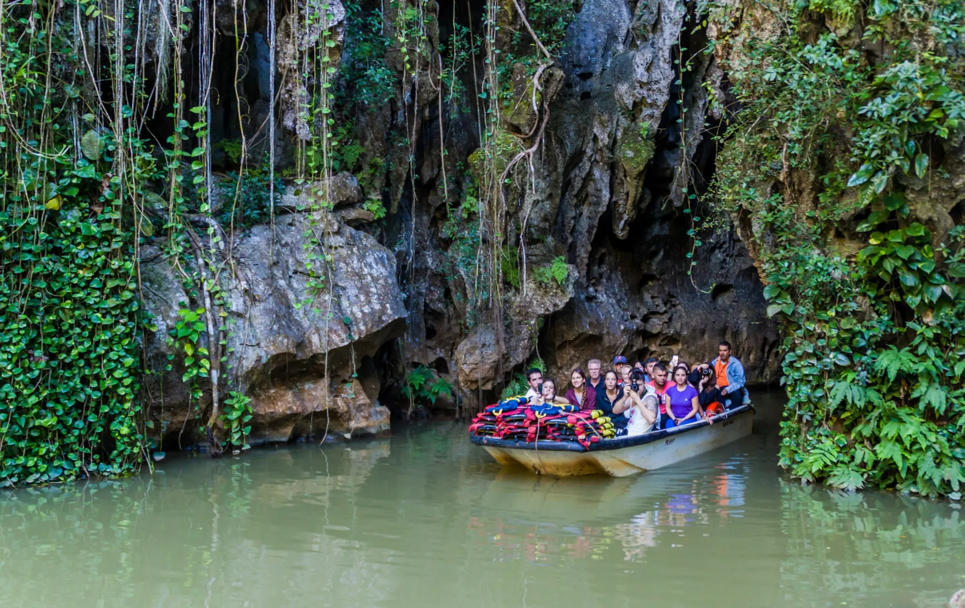 Rejser til Cuba. Sejltur i Cueva del Indio.jpg