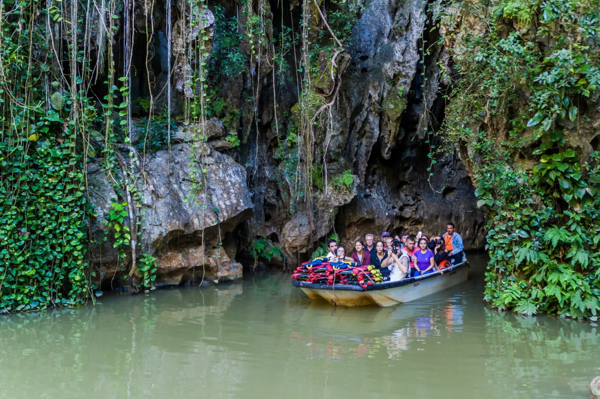 Rejser til Cuba. Sejltur i Cueva del Indio.jpg