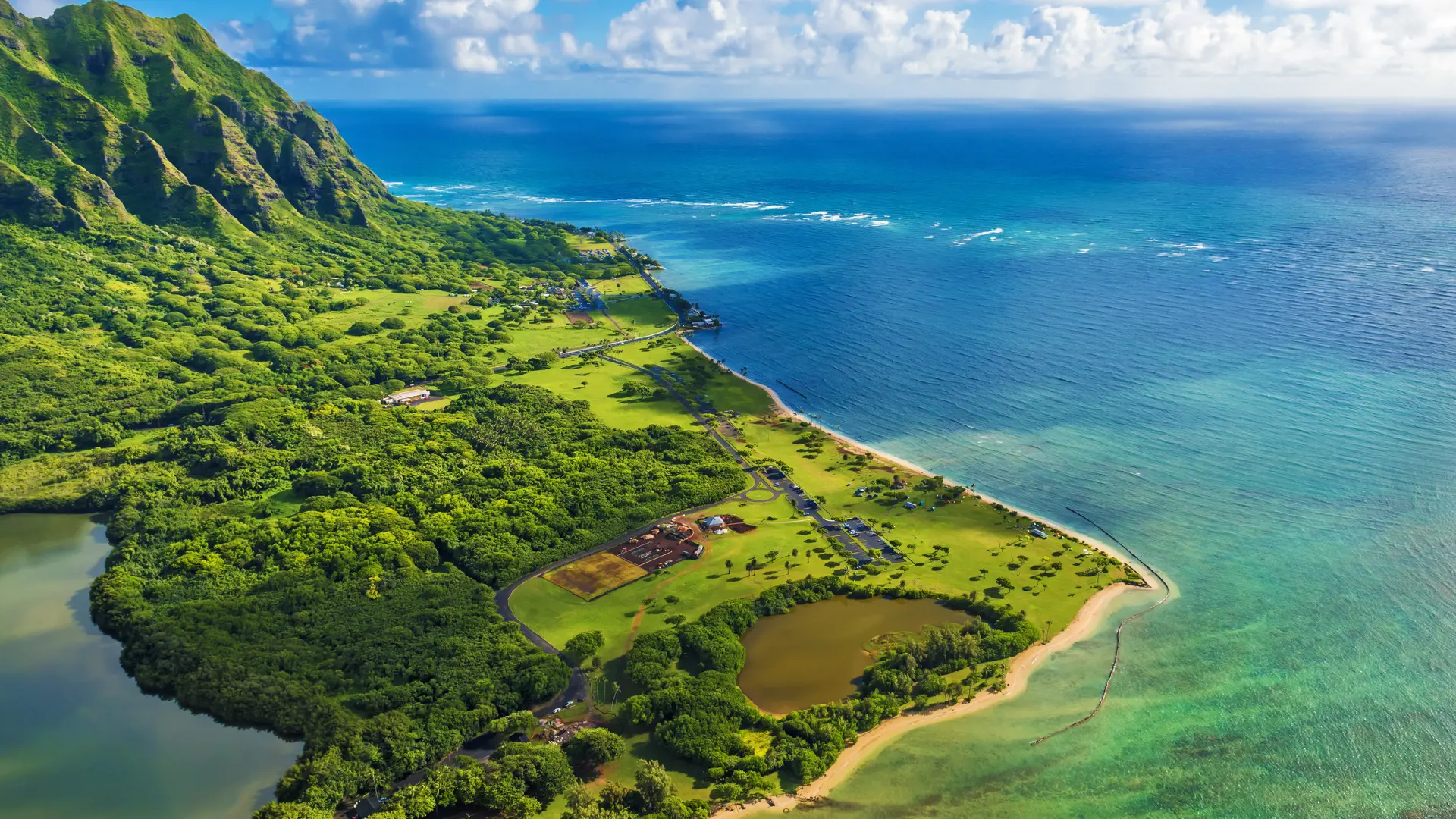 Aerial view of Kualoa Point at Kaneohe Bay, Hawaii, Oahu, Hawaii, USA - Billede.jpg