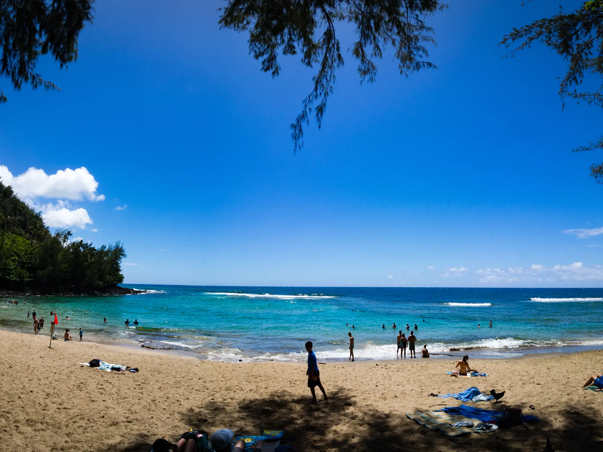 Panorama Ke'e Beach, sunbathers and snorkelers, North Shore, Kauai, Hawaii, USA near Hanalei.jpg