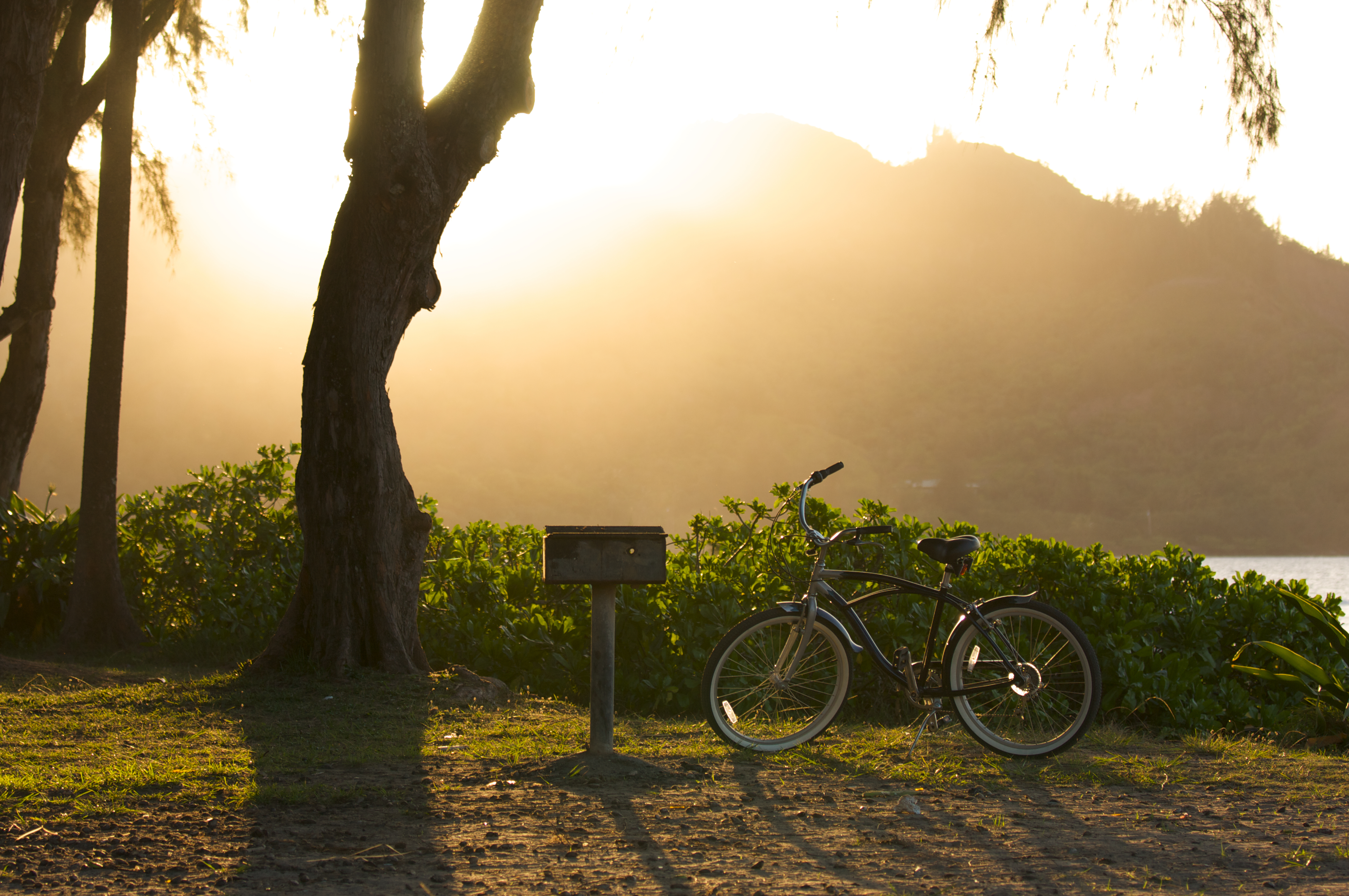 Sunset on Hanalei Bay with Backlit Bike and BBQ. - Billede.jpg