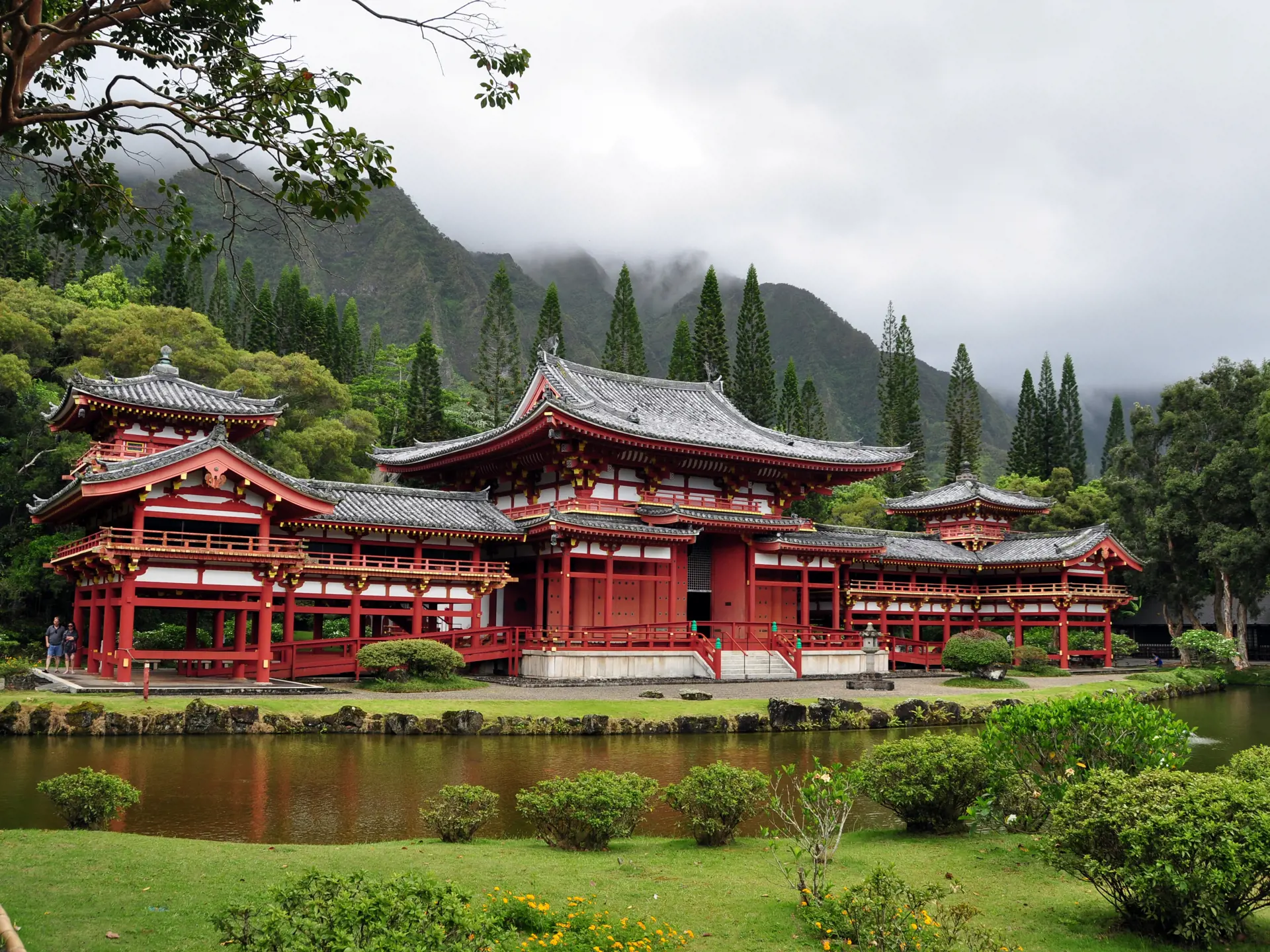Byodo-In Buddhist Japanese Temple in the Valley of the Temples, Oahu, Hawaii.jpg