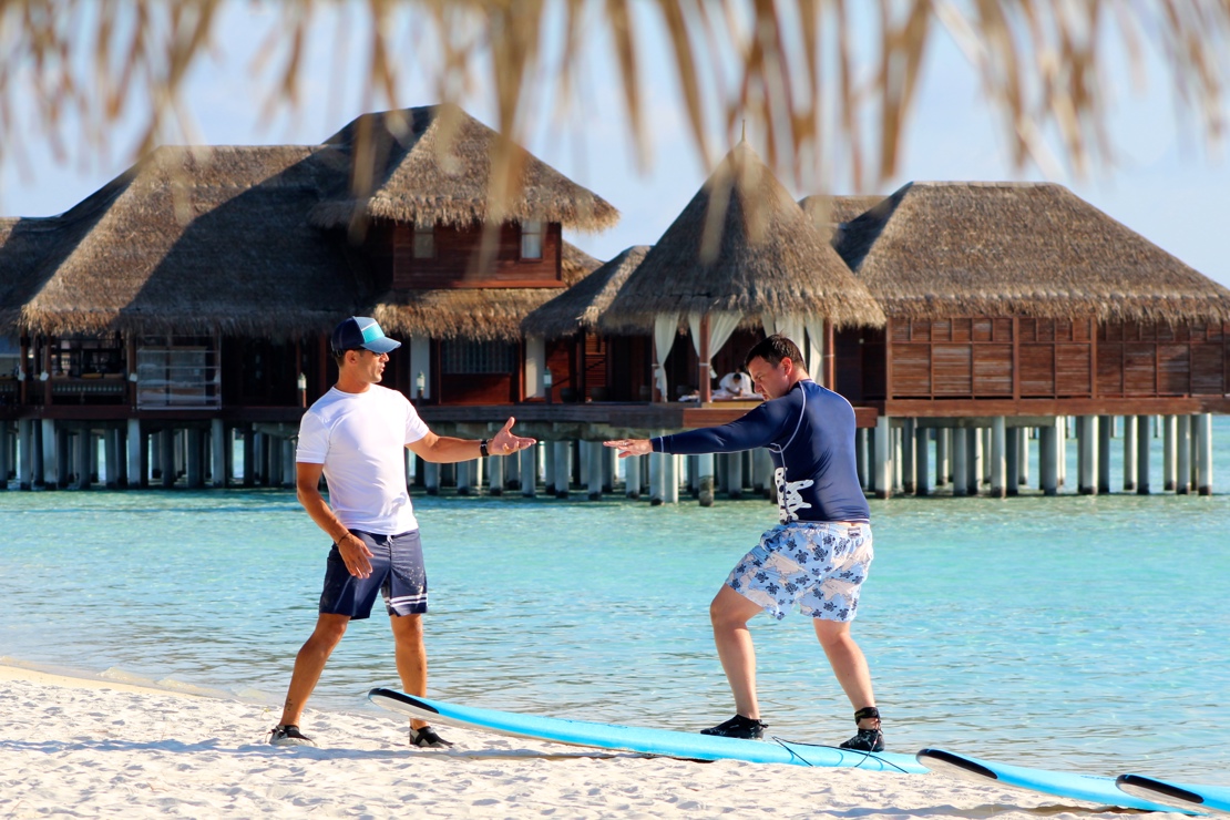 69168092-H1-Beginners_surf_lesson_with_Tropicsurf.jpg