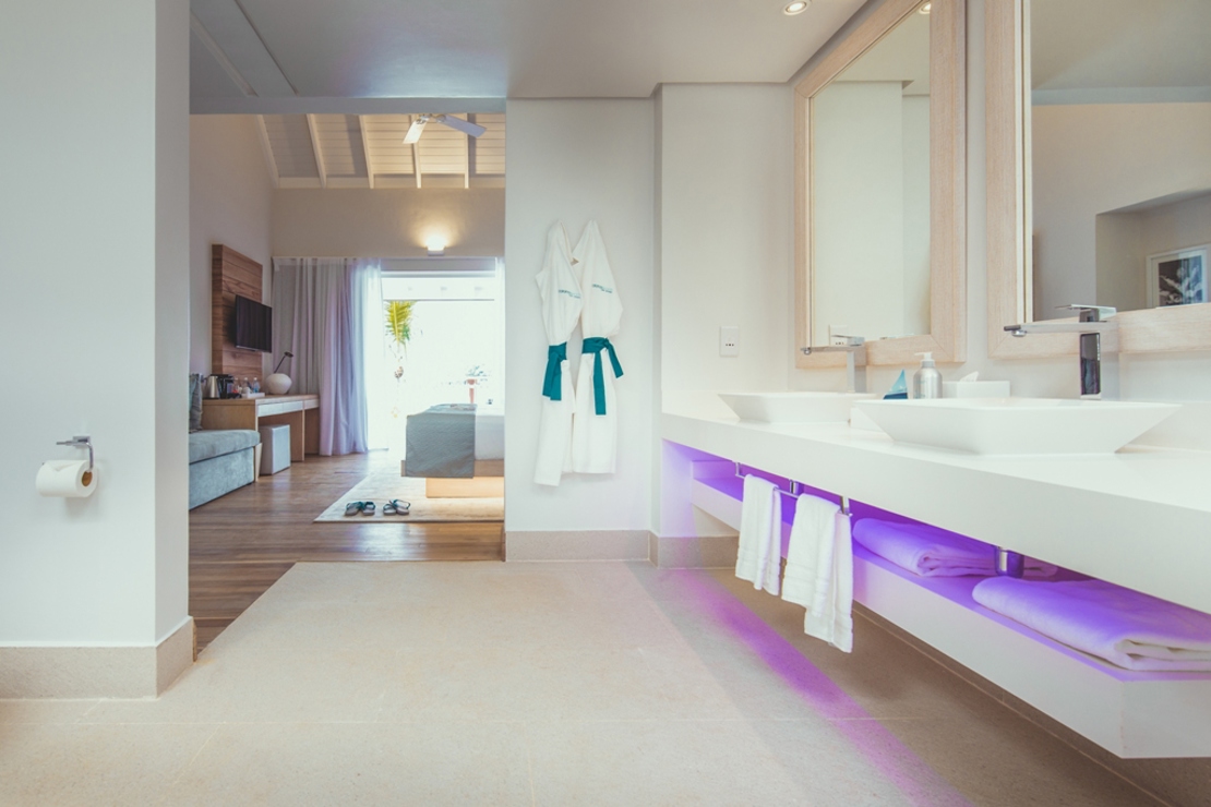Bathroom & Room 1