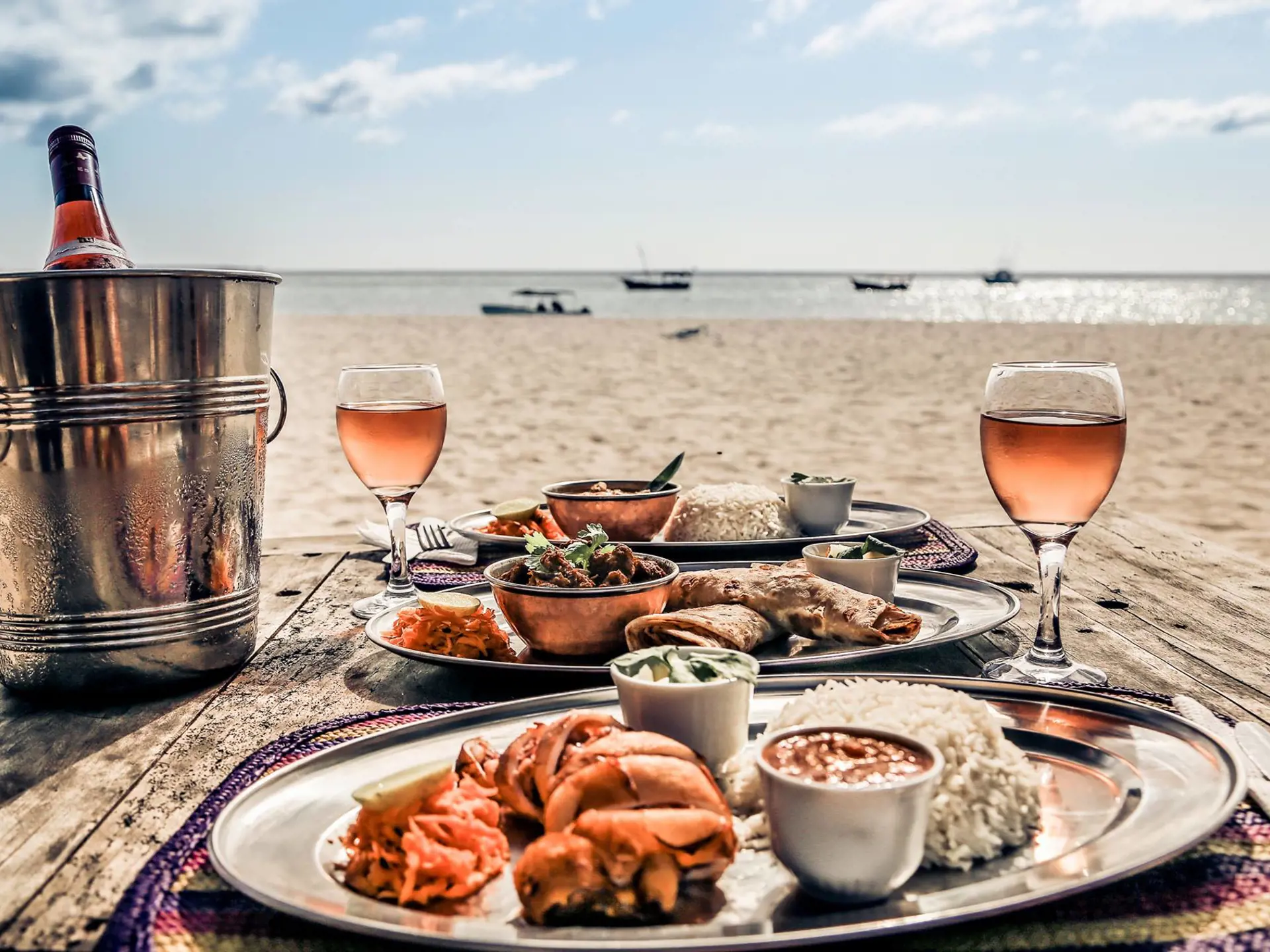 På Kendwa Beach kan du nyde lækre måltider på stranden.