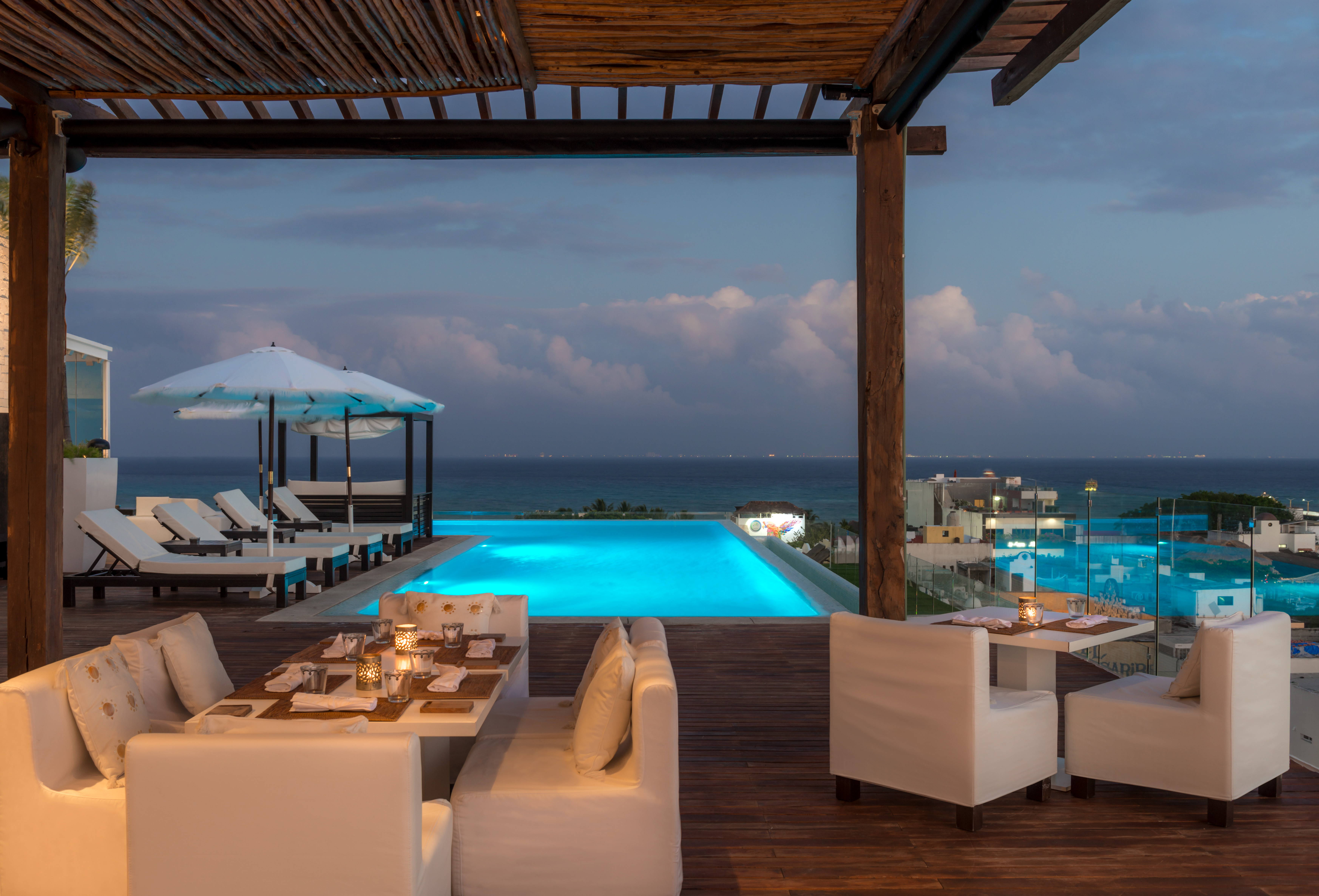 The Fives Downtown 031030