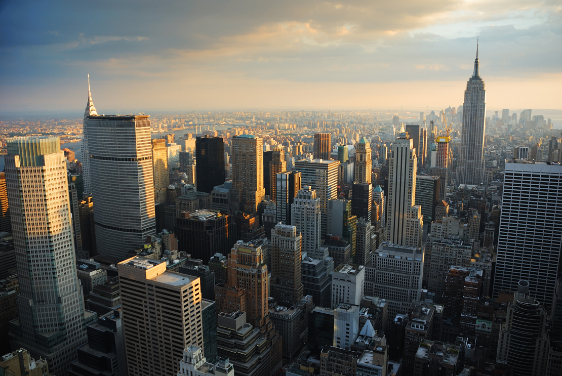 NEW YORK - byens legendariske skylines nydes bedst fra en af Manhattans mange skyskrabere, Check Point travel