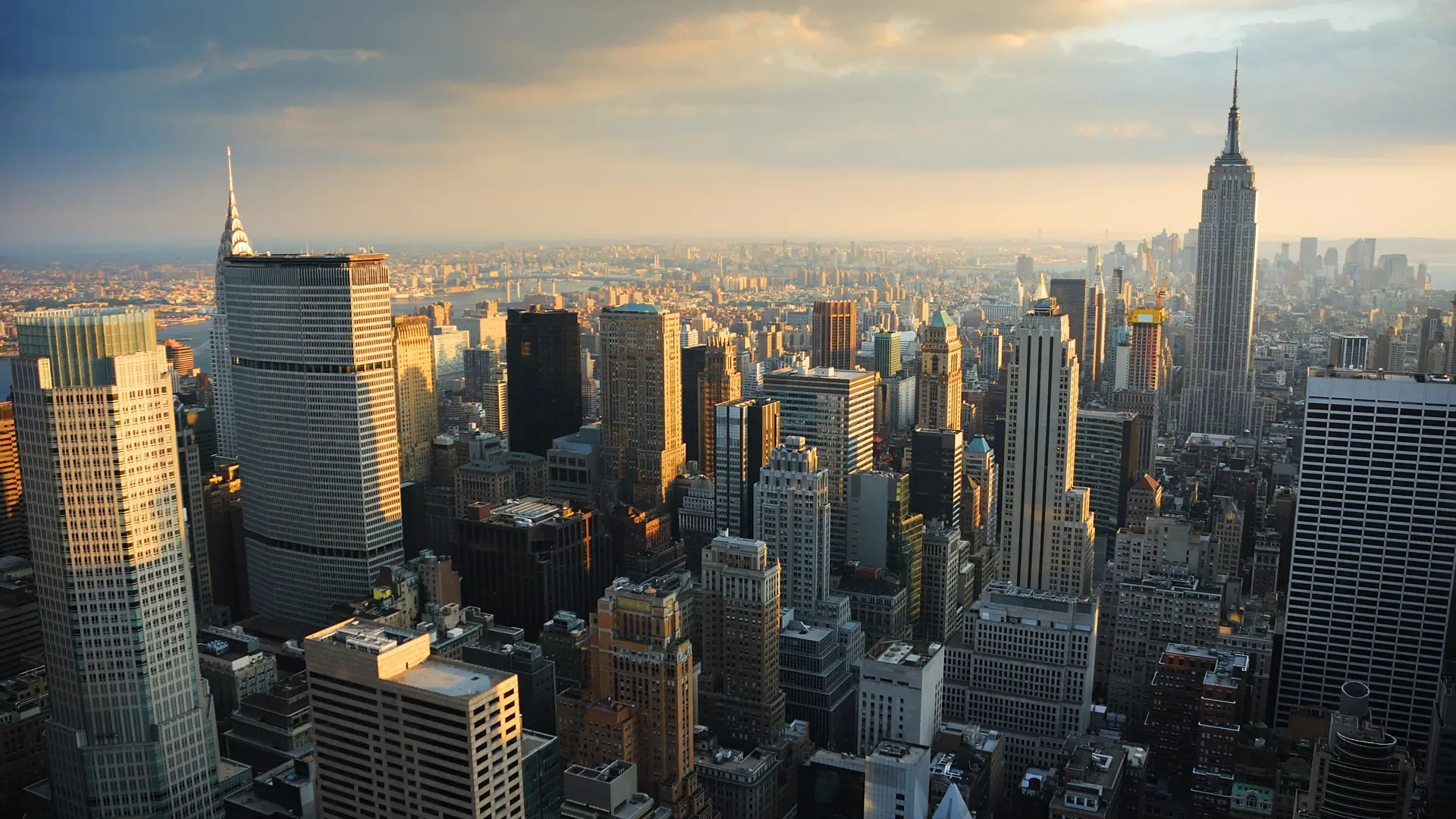 NEW YORK - byens legendariske skylines nydes bedst fra en af Manhattans mange skyskrabere, Check Point travel