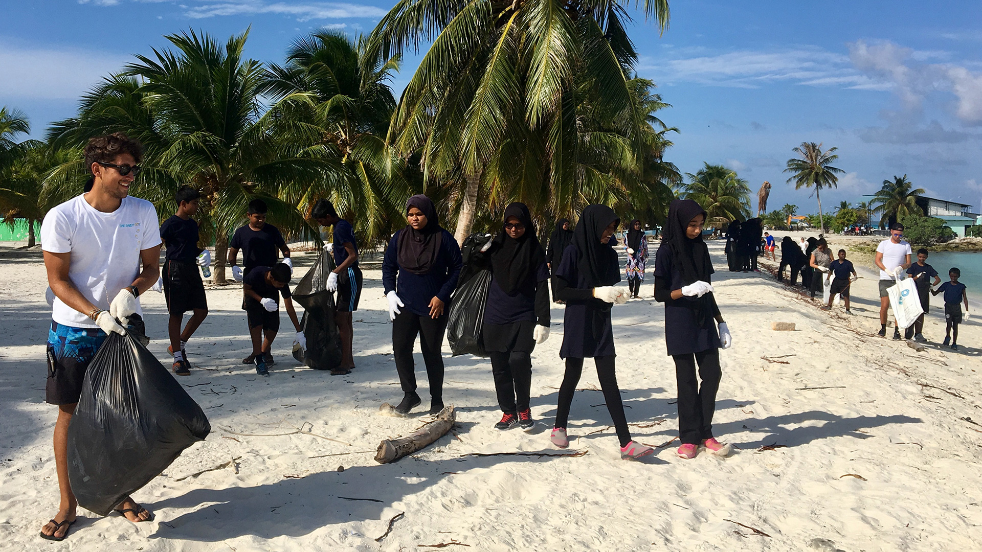 BEACH CLEANING Barefoot
