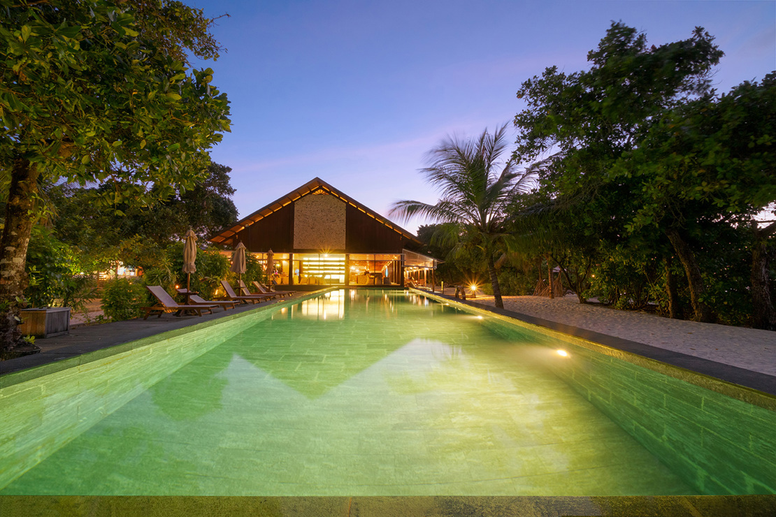SWIMMING POOL NIGHT