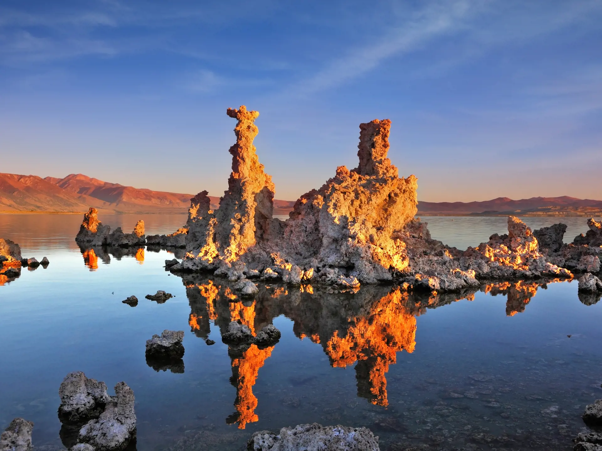 shutterstock_165523355 Mono Lake.  bizarre calcareous tufa formation on the smooth water of the lake..jpg